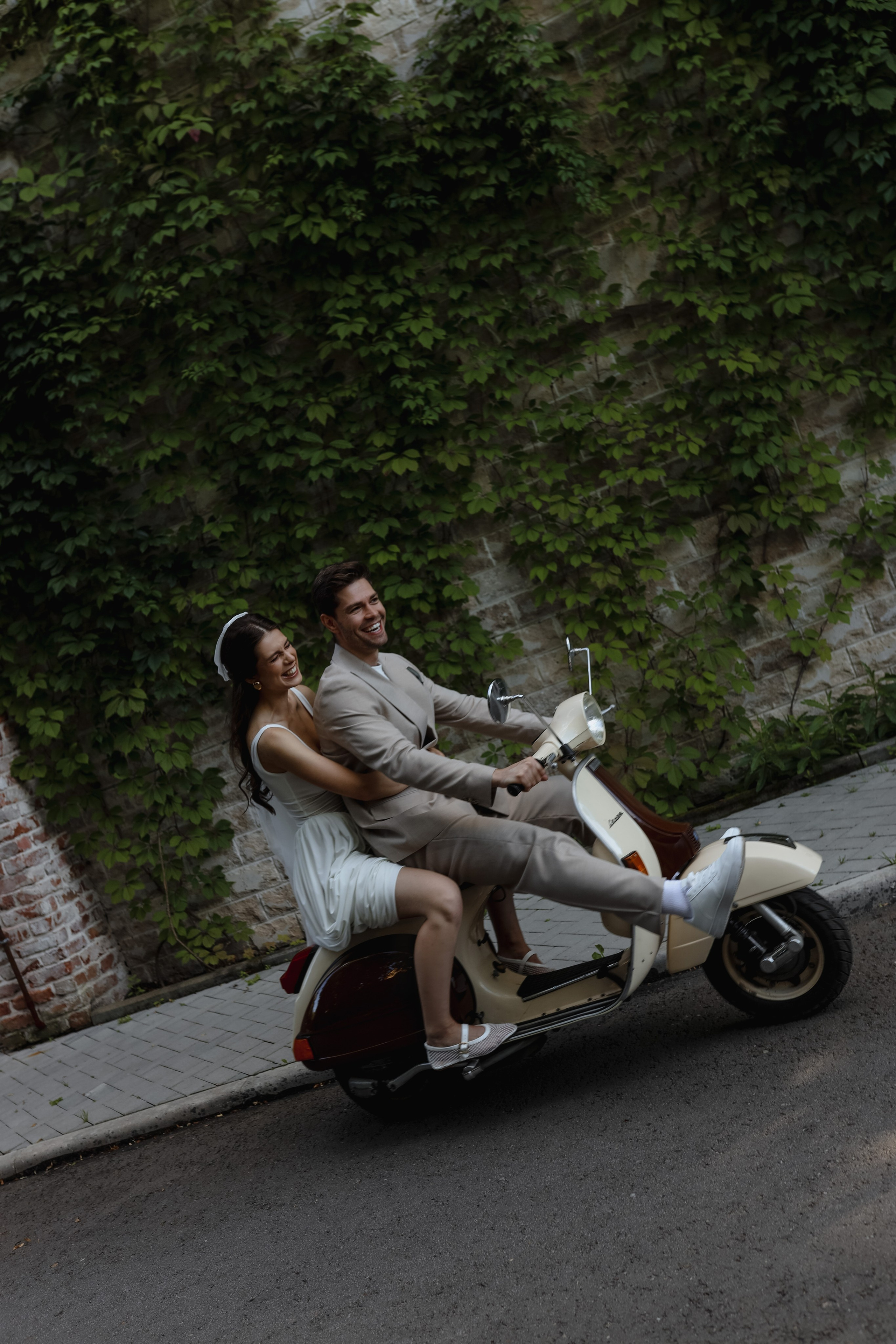 Крис и София