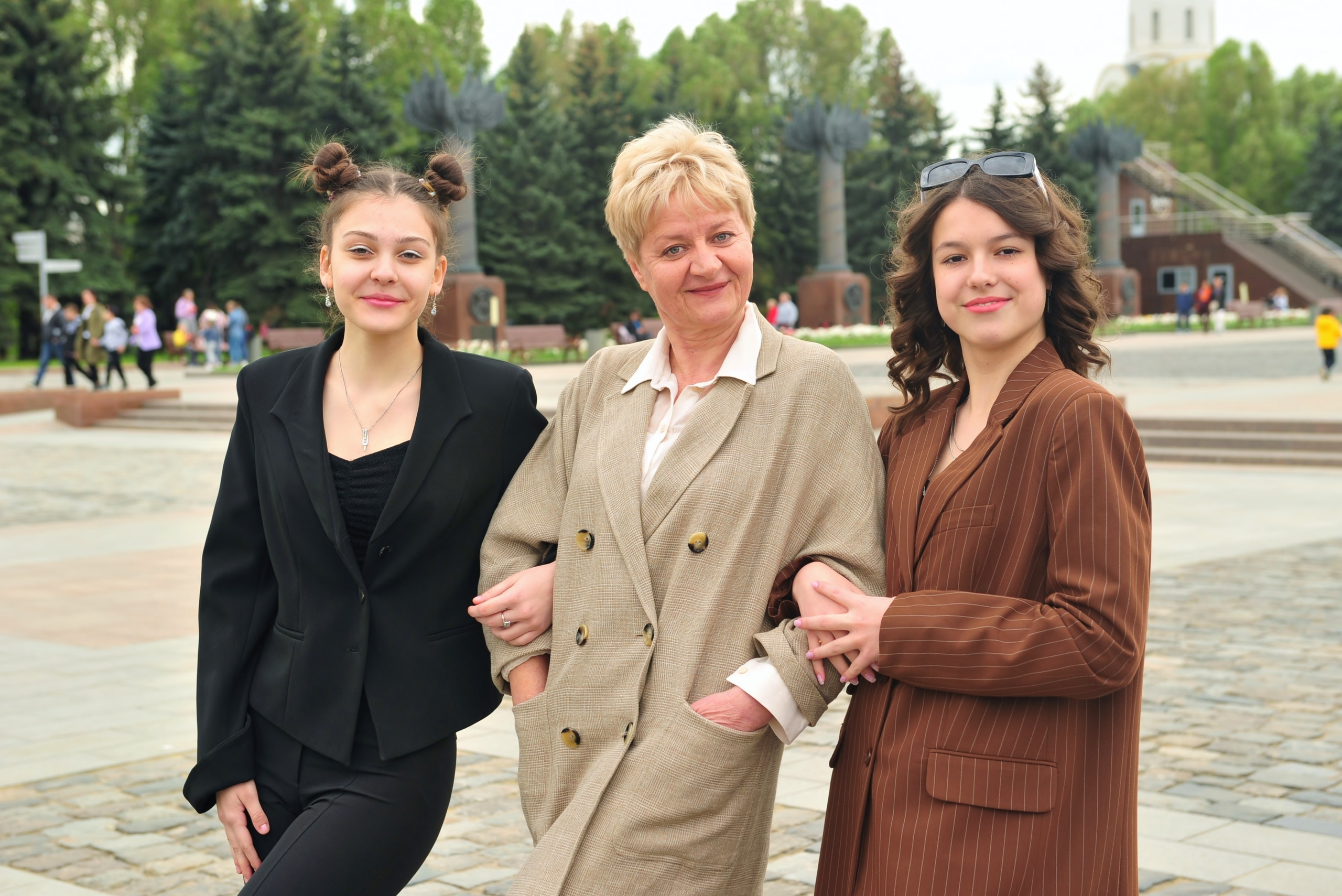 Последний Звонок на Поклонной Горе (уличная фотосессия 9-классников). Свадебный и семейный фотограф в Москве Ирина Гончарова