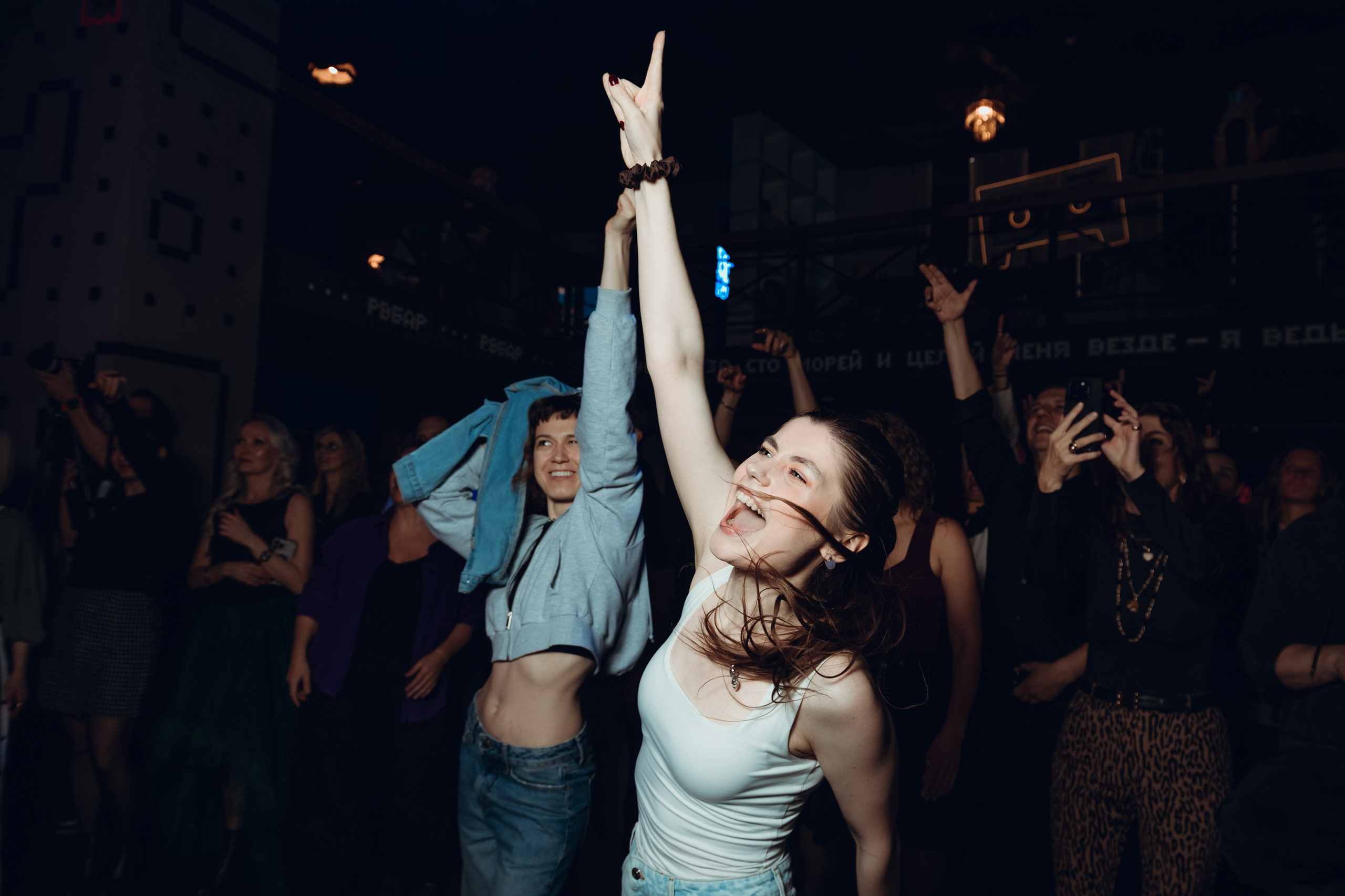 Концерт учеников вокальной школы «Сигнон» в баре «Руки Вверх»