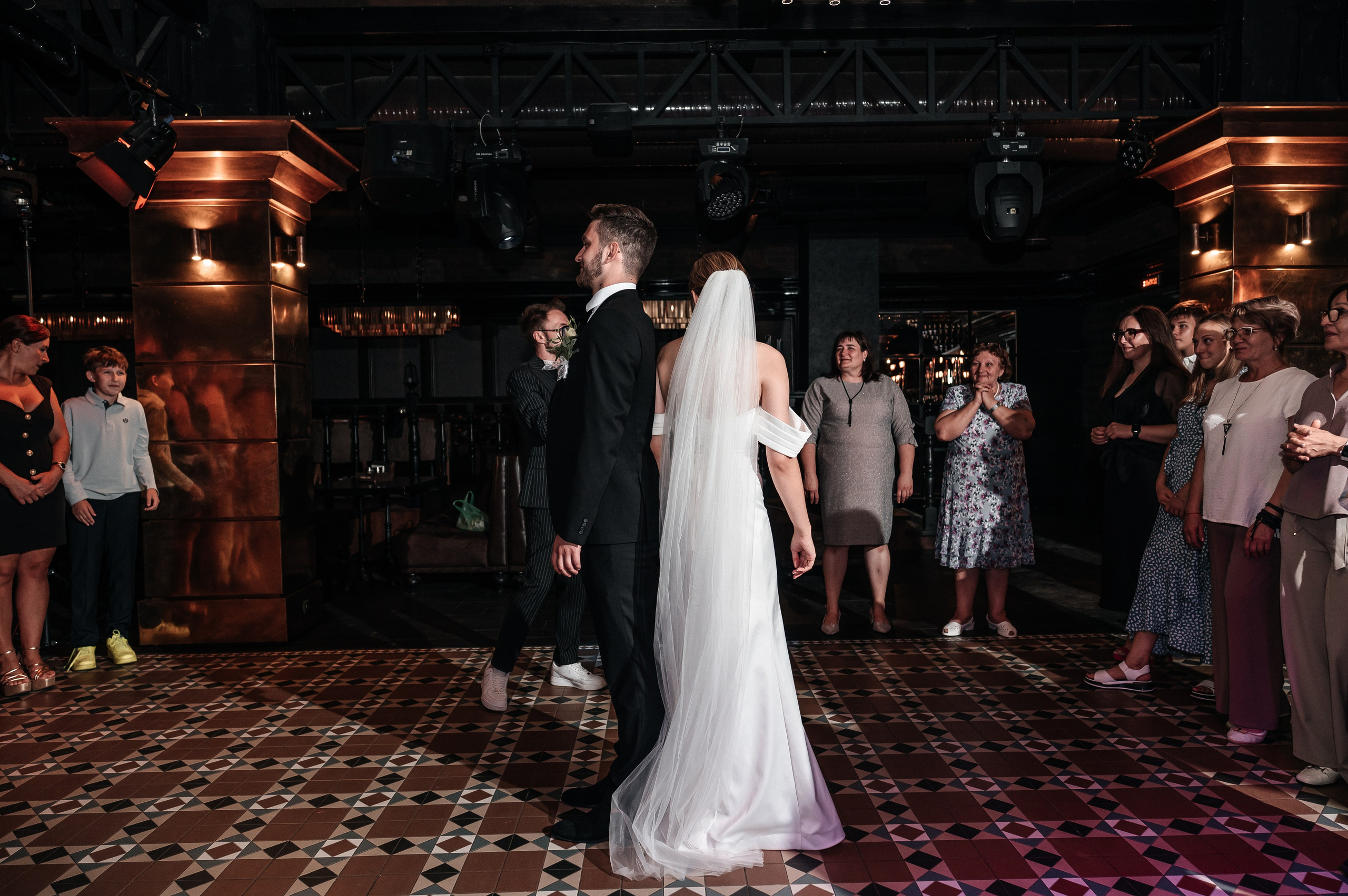 Даниил и Валерия. Черная утка. Полный день. Фотограф Екатерина Бочарникова