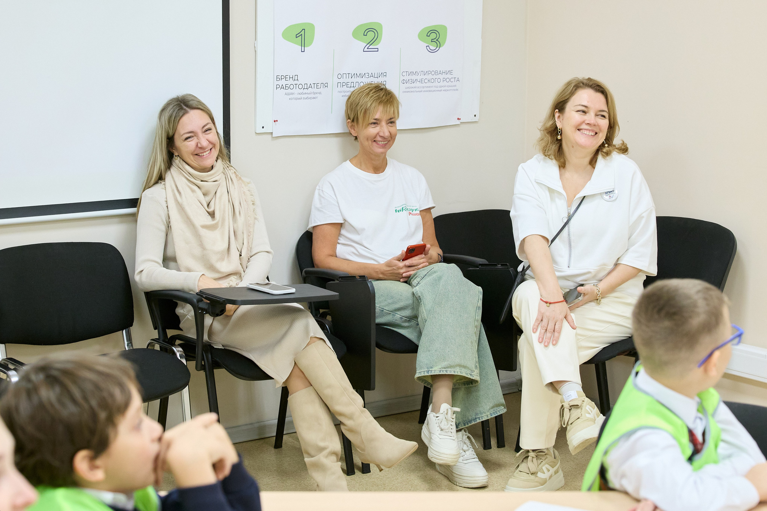 Супер агент планета Земля. Мое имя Раиль. Я репортажный фотограф в Казани, так же мой любимый жанр — свадебный фотограф