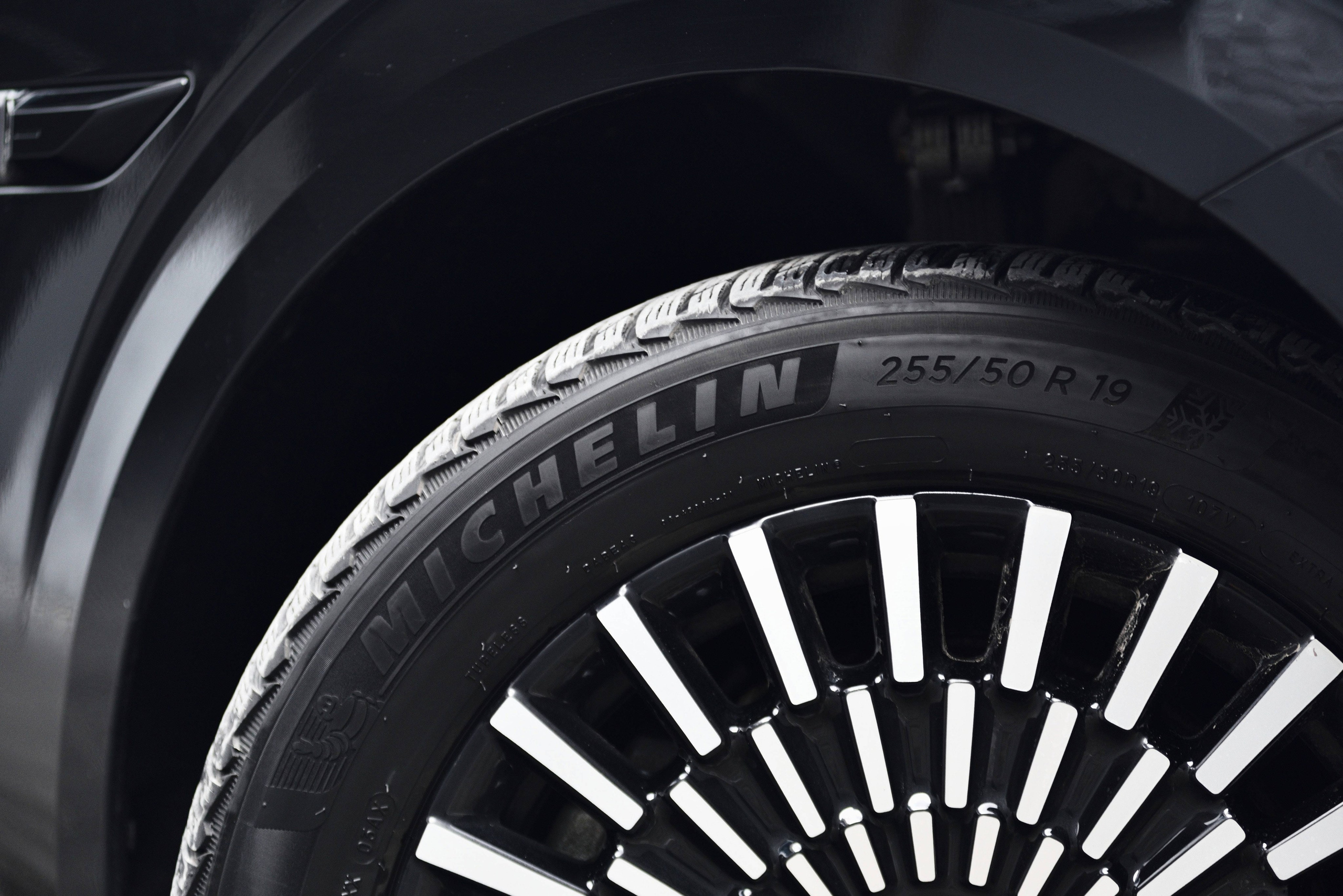 Zeekr 009. Автомобильный и интерьерный фотограф в Минске Александр Тагаев