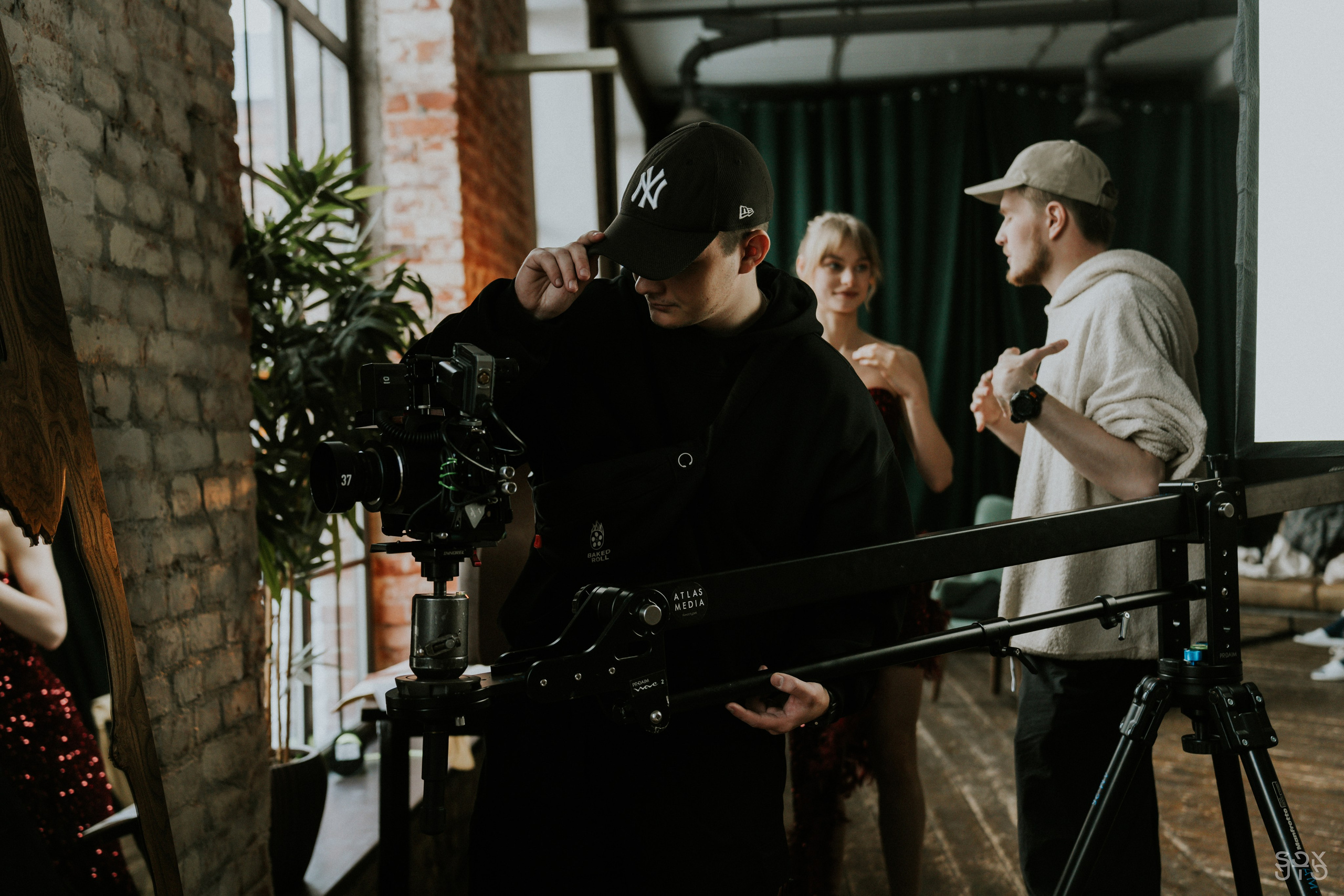 Видеопродакшн BACKED ROLL