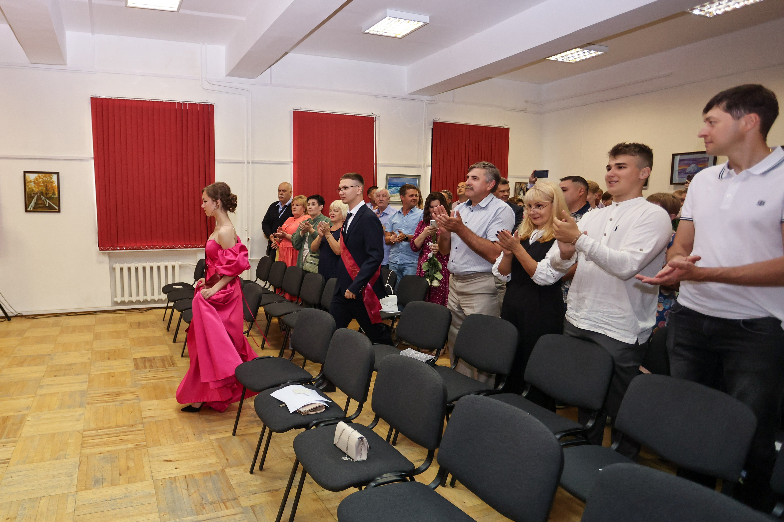 Вручение аттестатов. Школа № 7, выпускники 11 класса 2023 г. Студия выпускных альбомов Остров