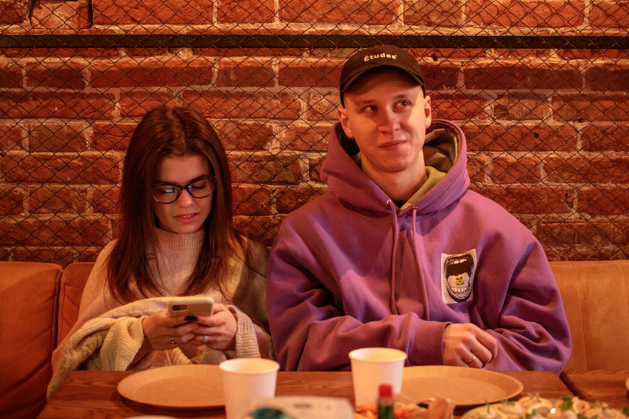 Новогодняя встреча в баре «Шаверма». Репортажный, промышленный и маркетплейс-фотограф Дмитрий Чернат