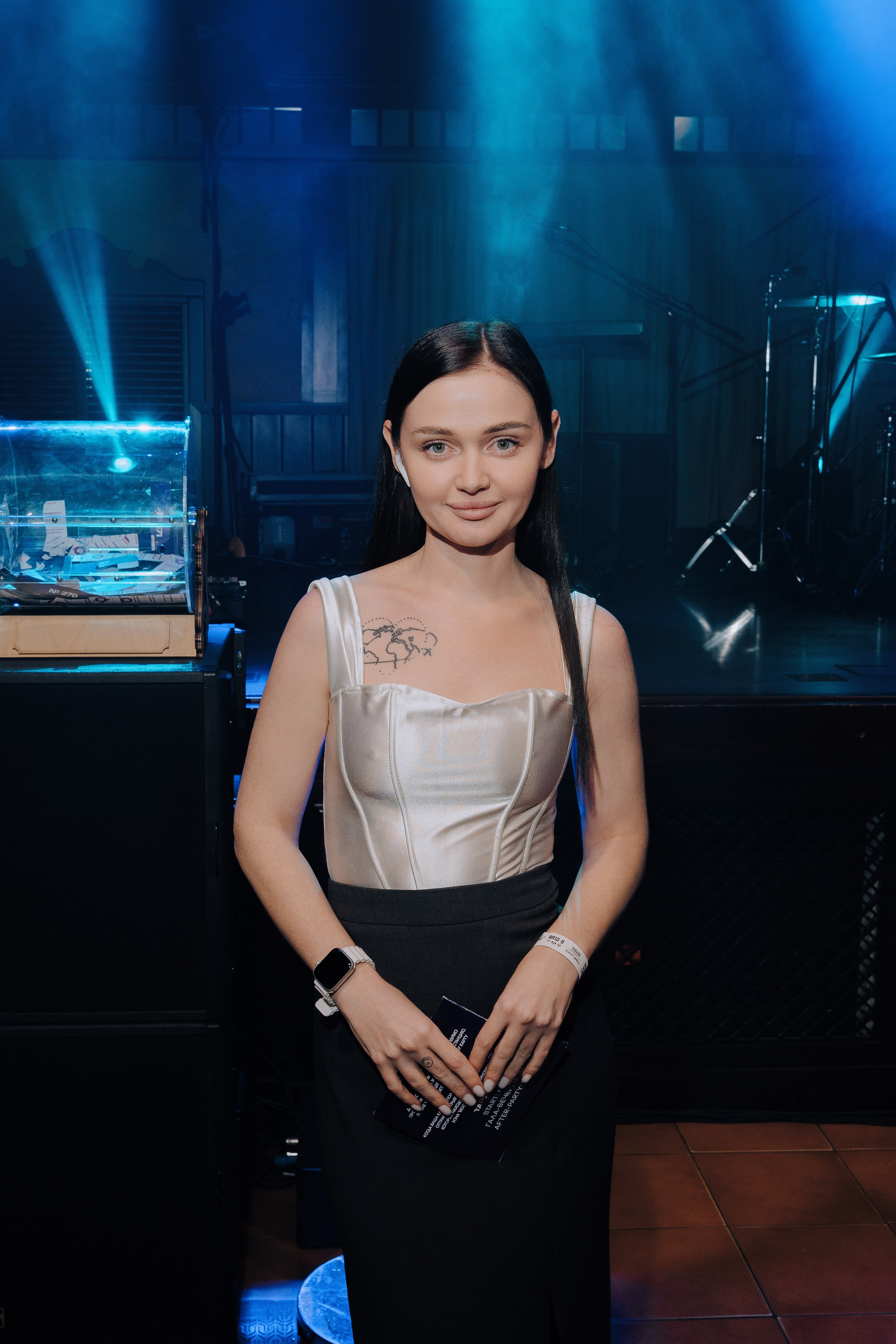 20 ЛЕТ МЕГАПОЛИС ЧЕЛЯБИНСК ХЕДЛАЙНЕР ЕЛКА. Репортажный фотограф Зуев Роман г. Челябинск