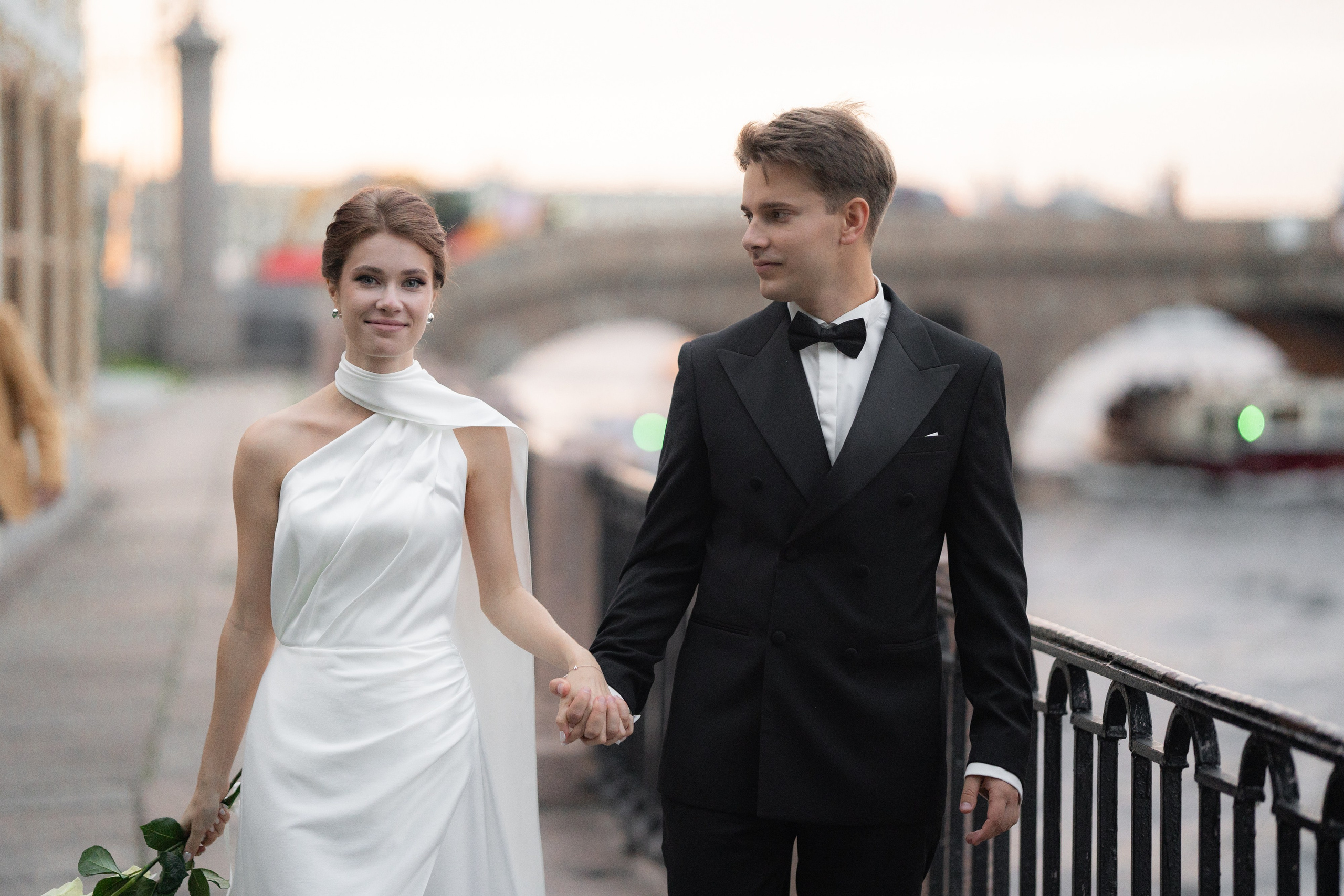 Свадебная съемка на закате. Свадебный фотограф Александр Невский в Санкт-Петербурге