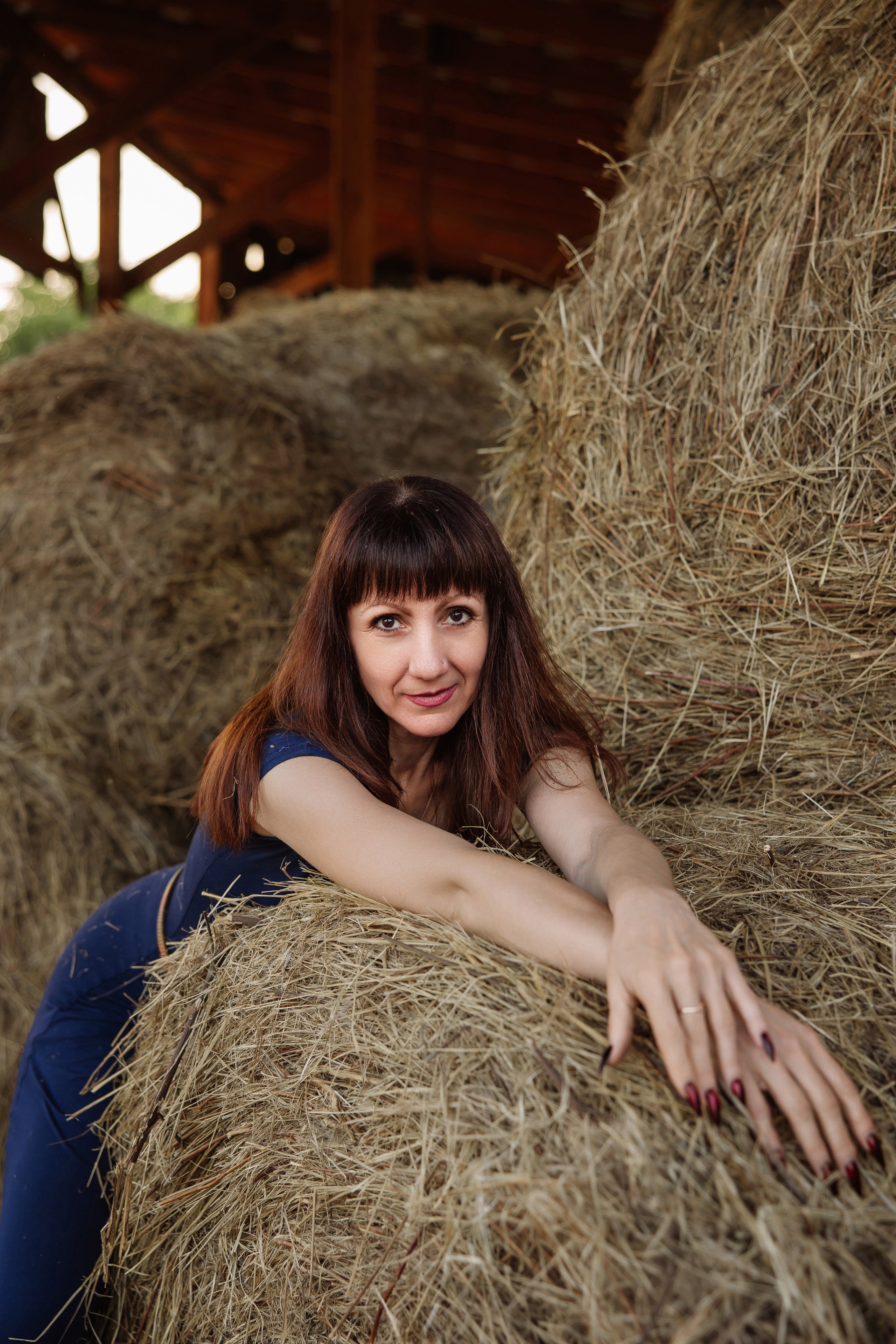 Фотограф Анна Крылова - женская фотосессия на сеновале