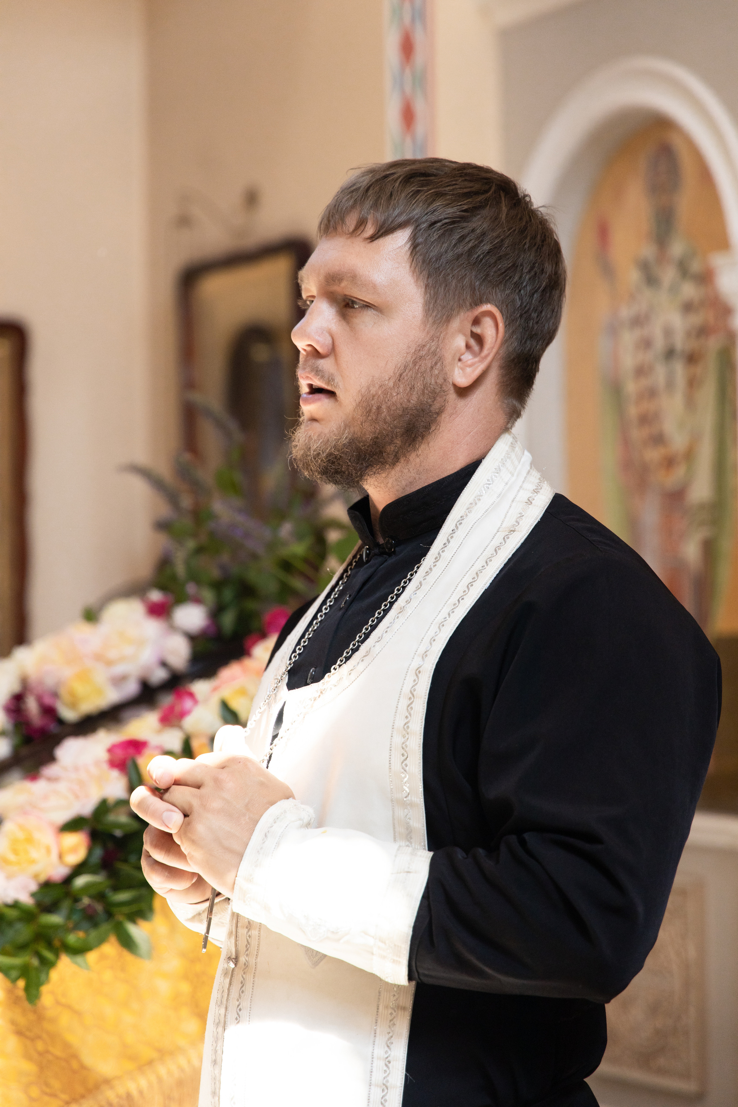 Батюшка в церкви. Крещение фотосессия  Астрахань.