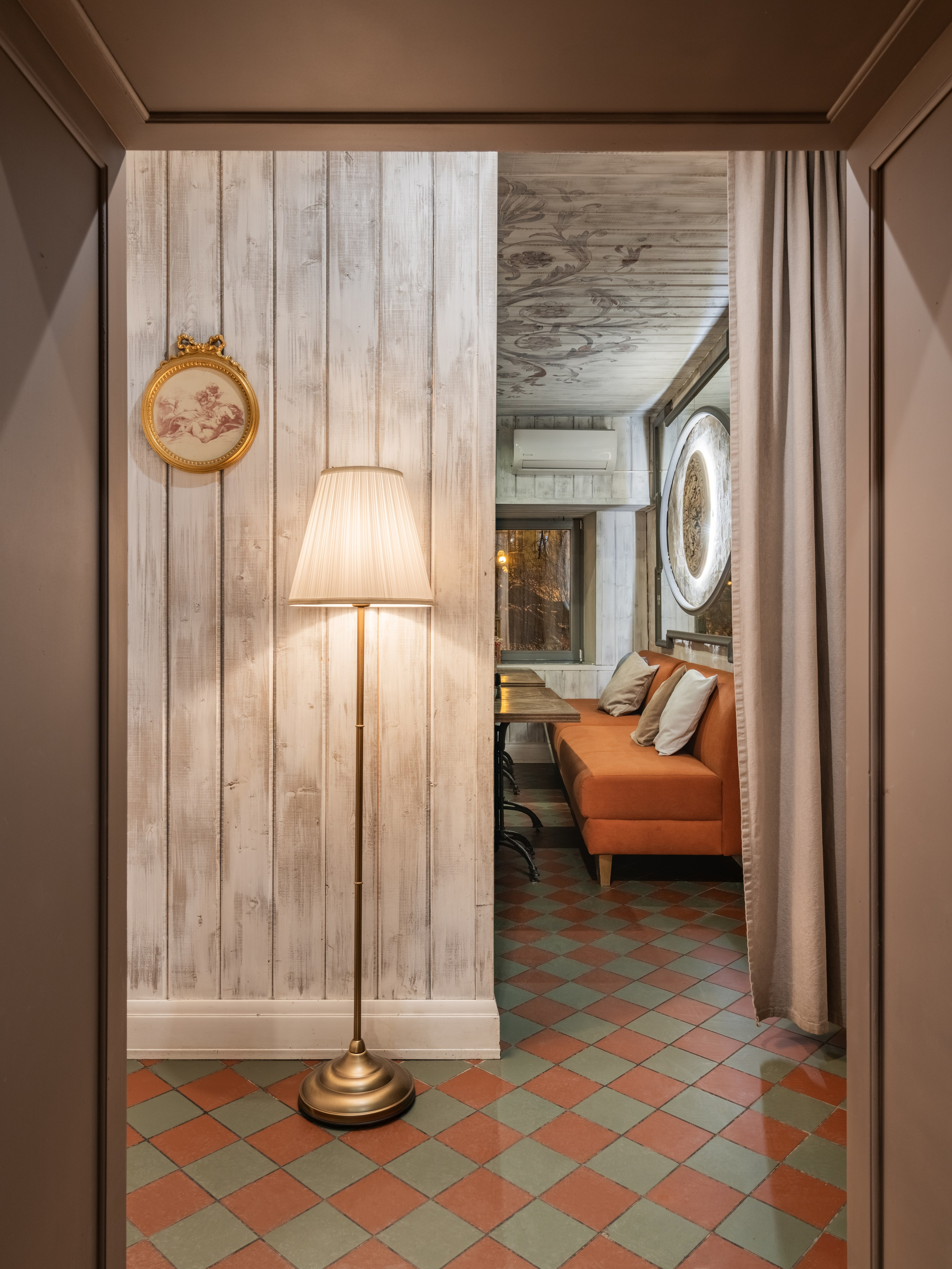 Ресторан Yumi. Дизайнер интерьера | Сабир Ульмаскулов