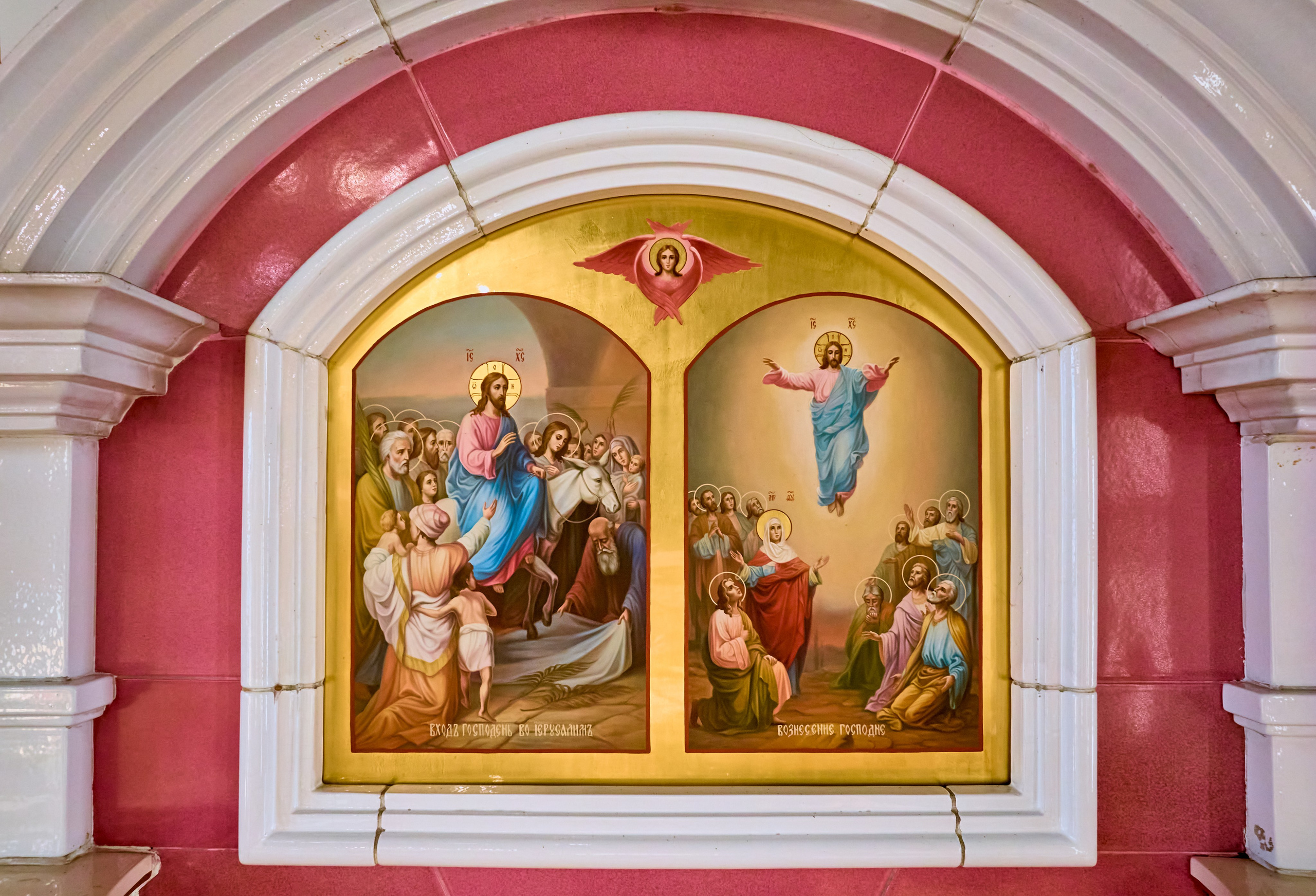 Композиция икон двунадесятых праздников Ход Господень в Иерусалим, Вознесение. Храм Преподобного Серафима Саровского г. Дзержинск. Православный фотограф Николай Голованов