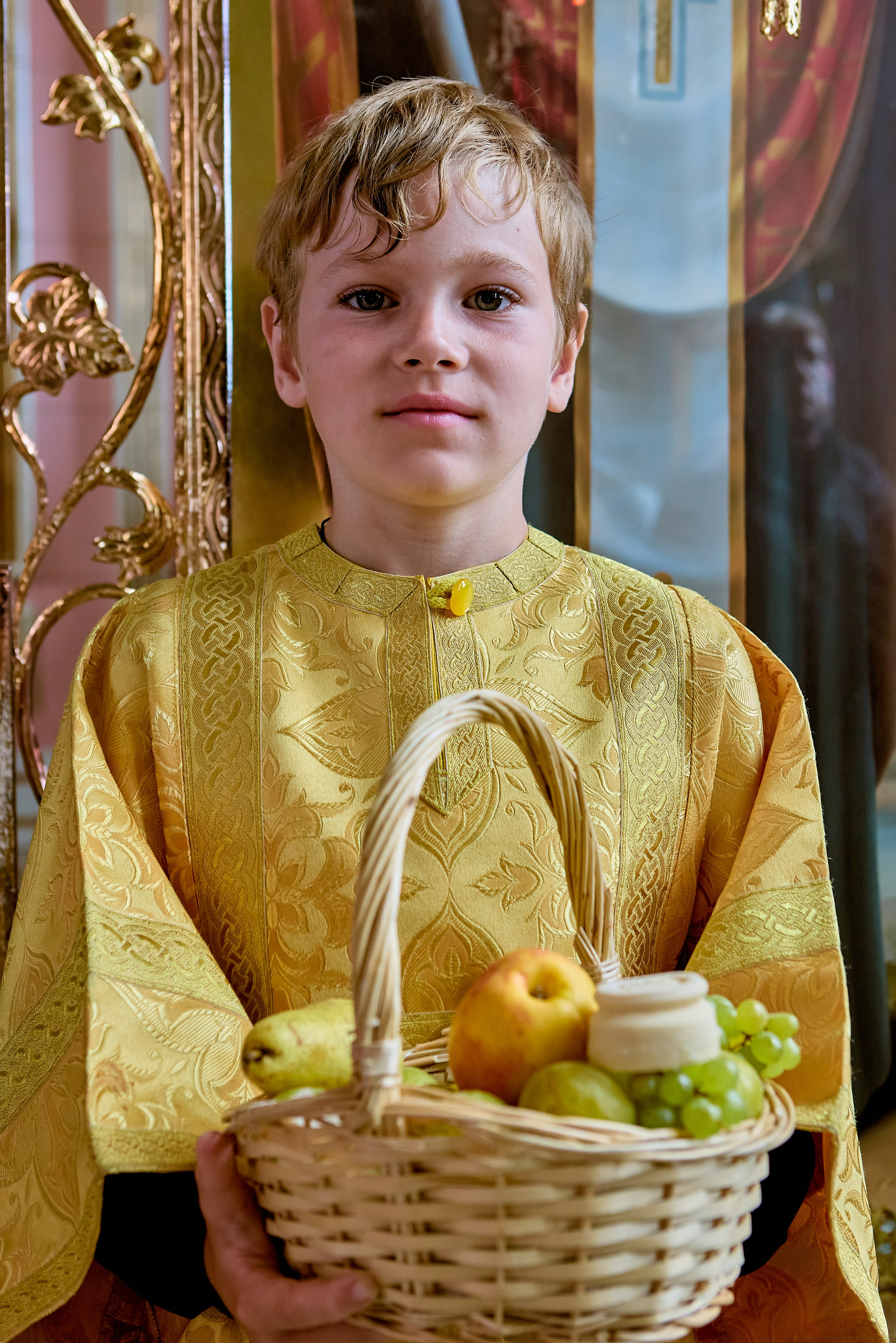 Праздник Преображение Господа Бога и Спаса нашего Иисуса Христа детский портрет в храме г. Дзержинск фото Николая Голованова