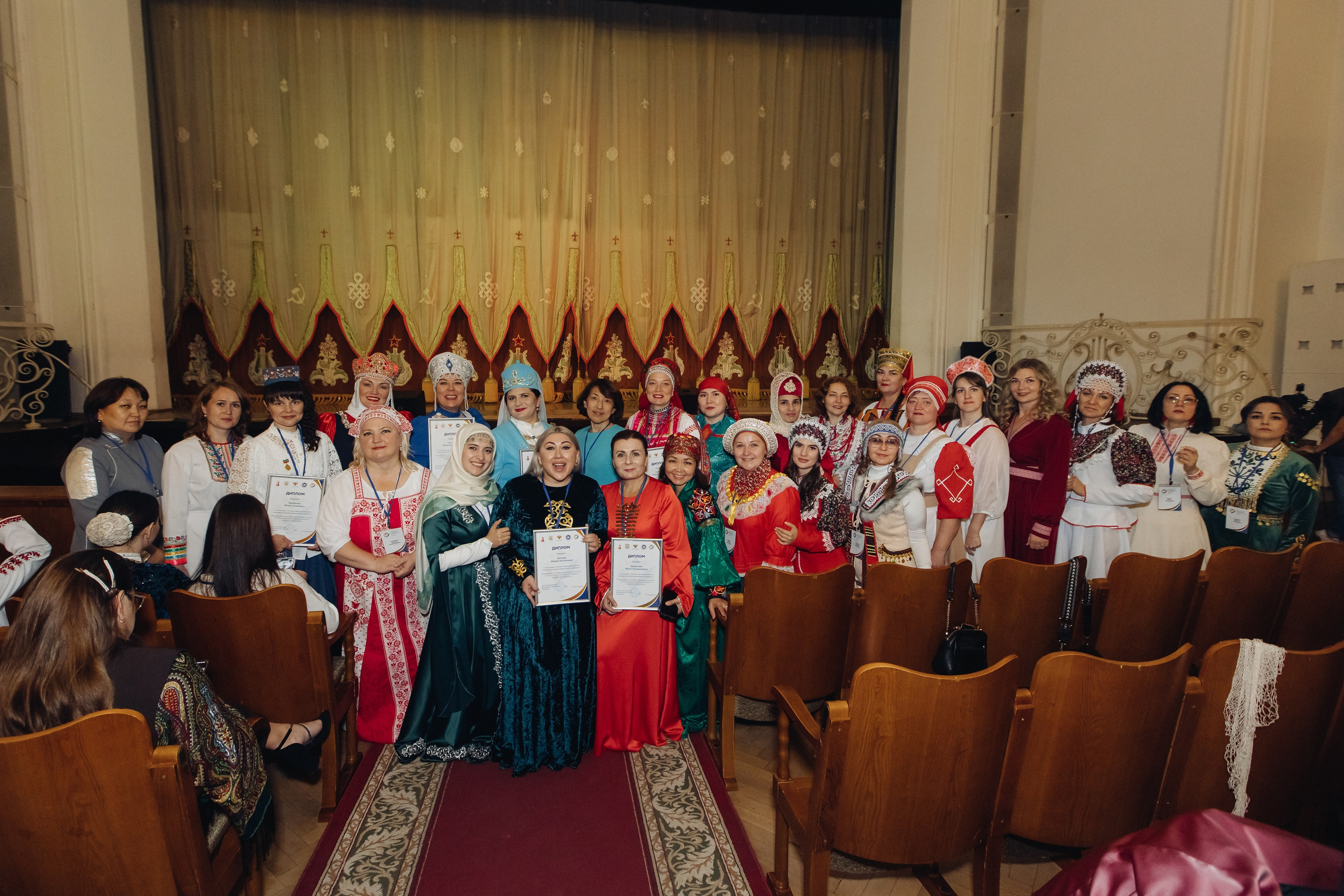 Лучший учитель родного языка и литературы 2025. Свадебный и семейный фотограф в Улан-Удэ