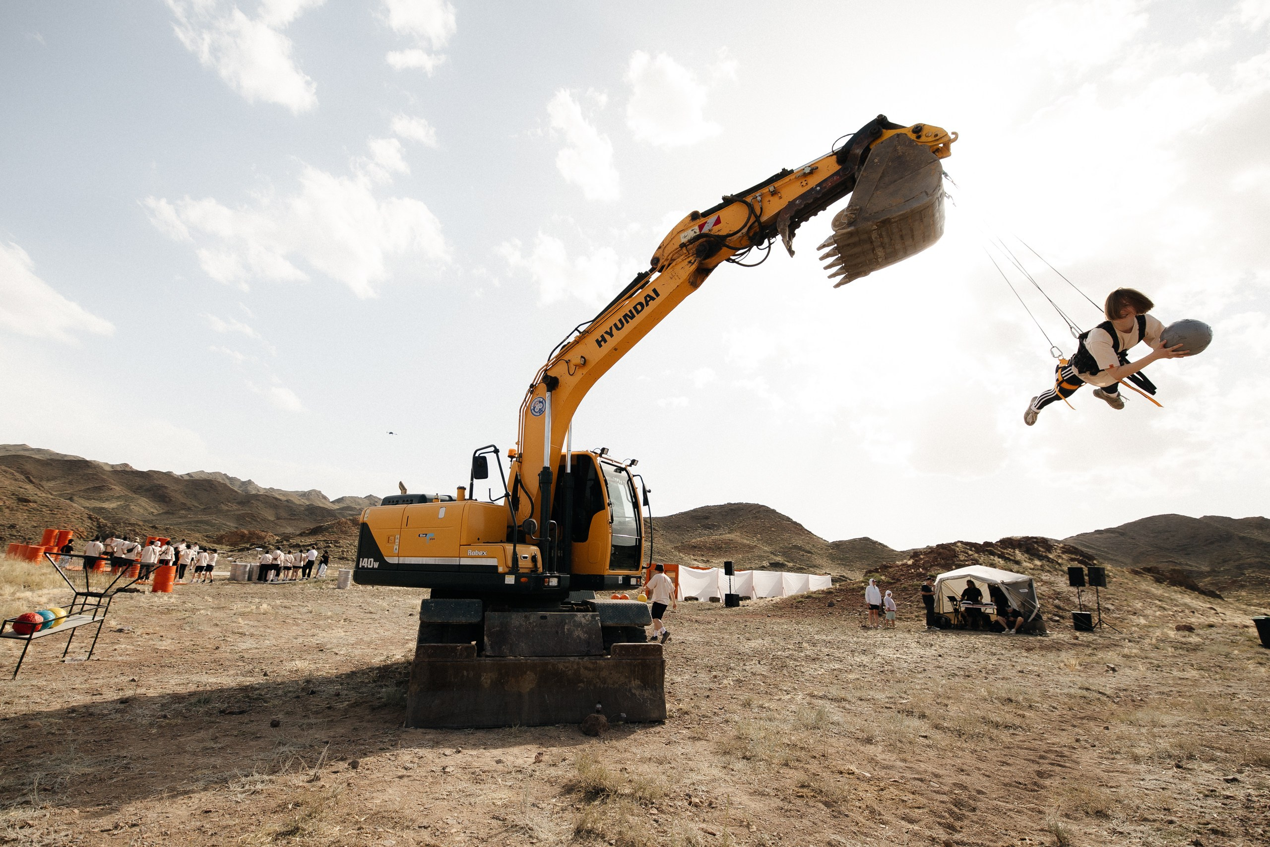 Здравствуйте! Я свадебный фотограф из Ульяновска, работаю в том числе по всей России и с выездом за границу. Снимаю свадьбы, lovestory, корпоративы, светский репортаж. Провожу обучение по фотографии, мастер-классы и воркшопы для других фотографов.