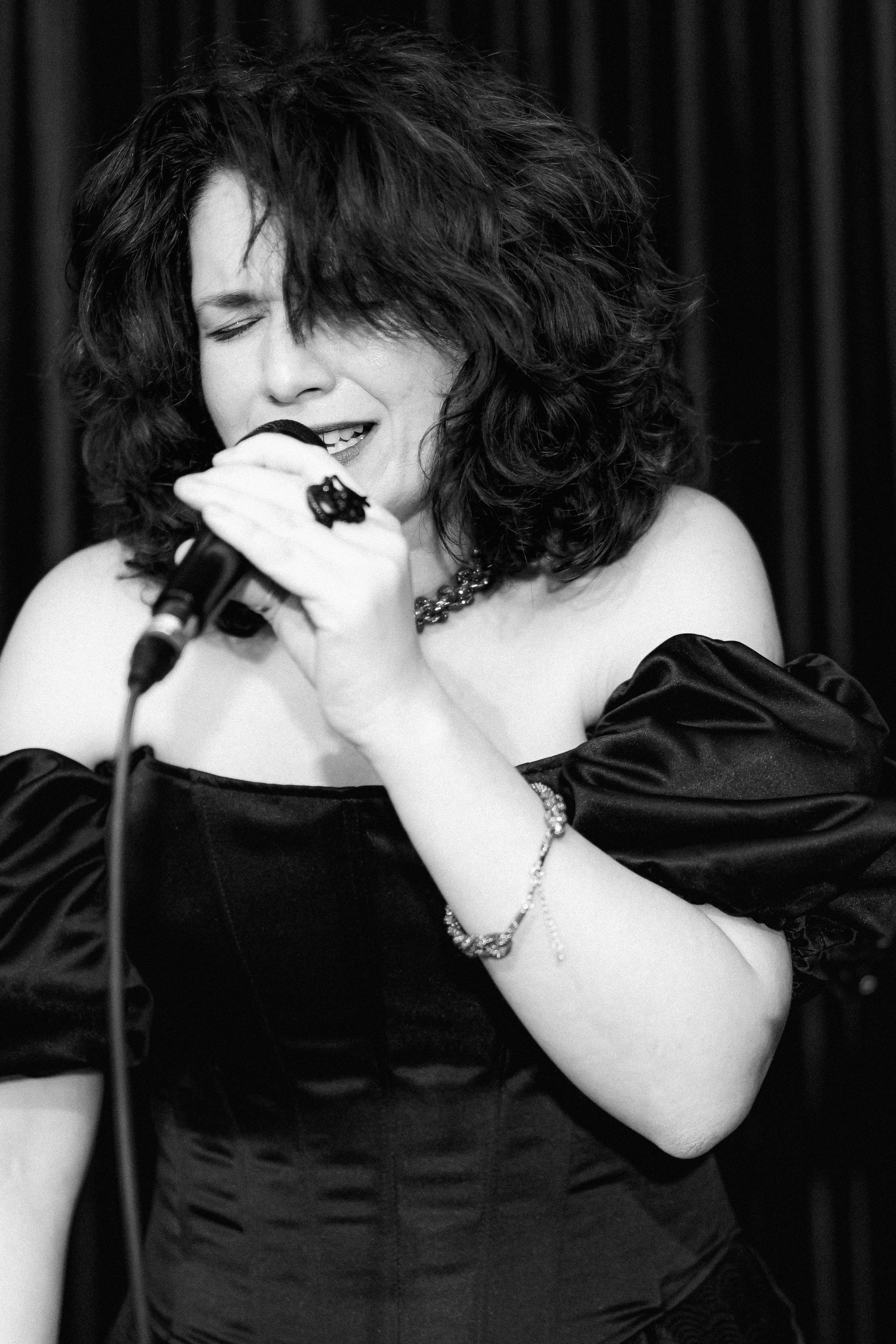 Концерт в В Душе Баре 🎙️ Педагог по вокалу СПб | Екатерина Манаева. Репортажный фотограф в Санкт-Петербурге Никита Лу