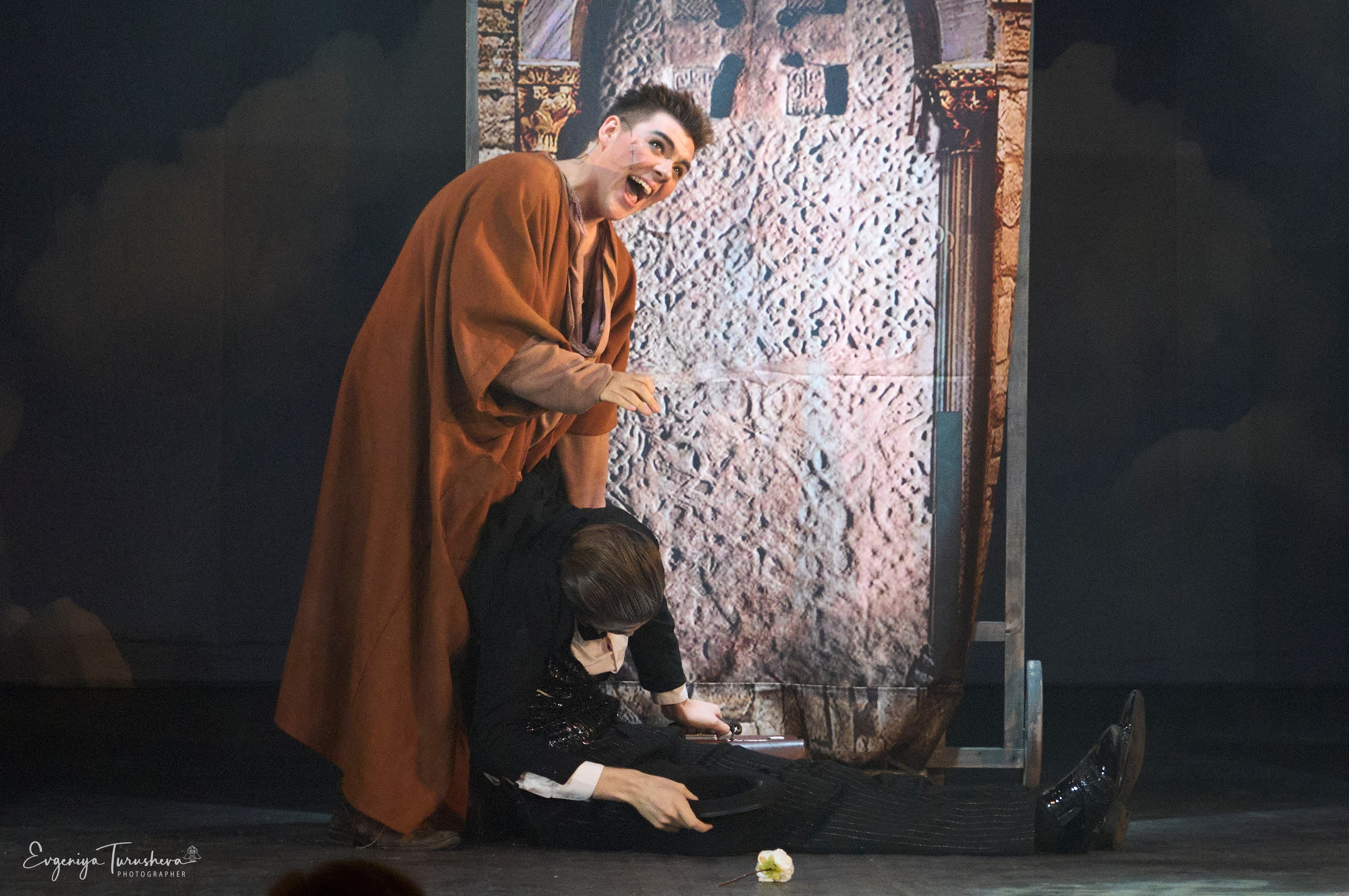 Дипломный спектакль «Пропуск в рай». Фотограф Евгения Турушева