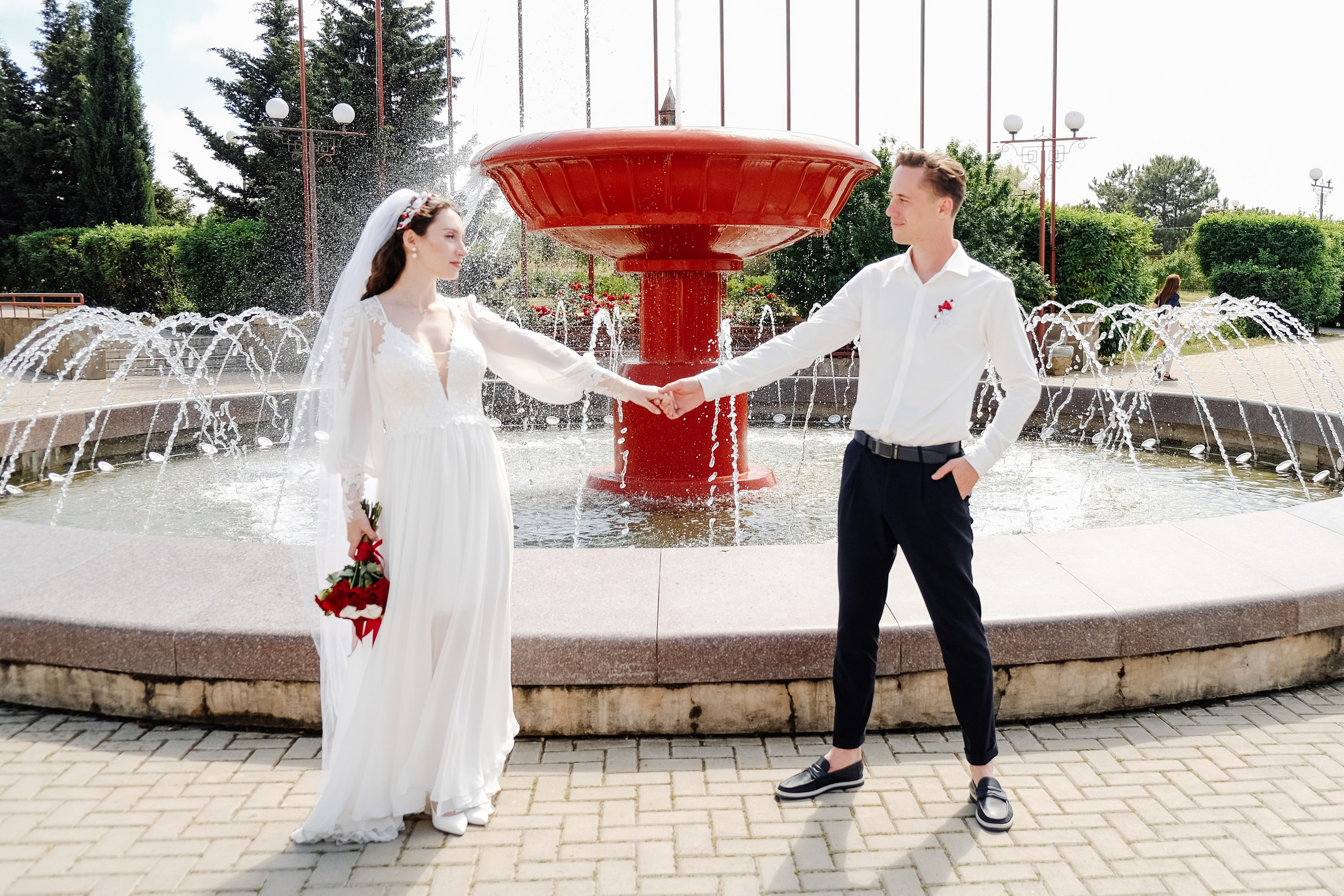 О+Д (ЗАГС, прогулка Центр и Парк Победы, банкет). Профессиональная фотосъемка в Крыму. Натуральные эмоции и живые кадры. Забронируйте дату прямо сейчас!