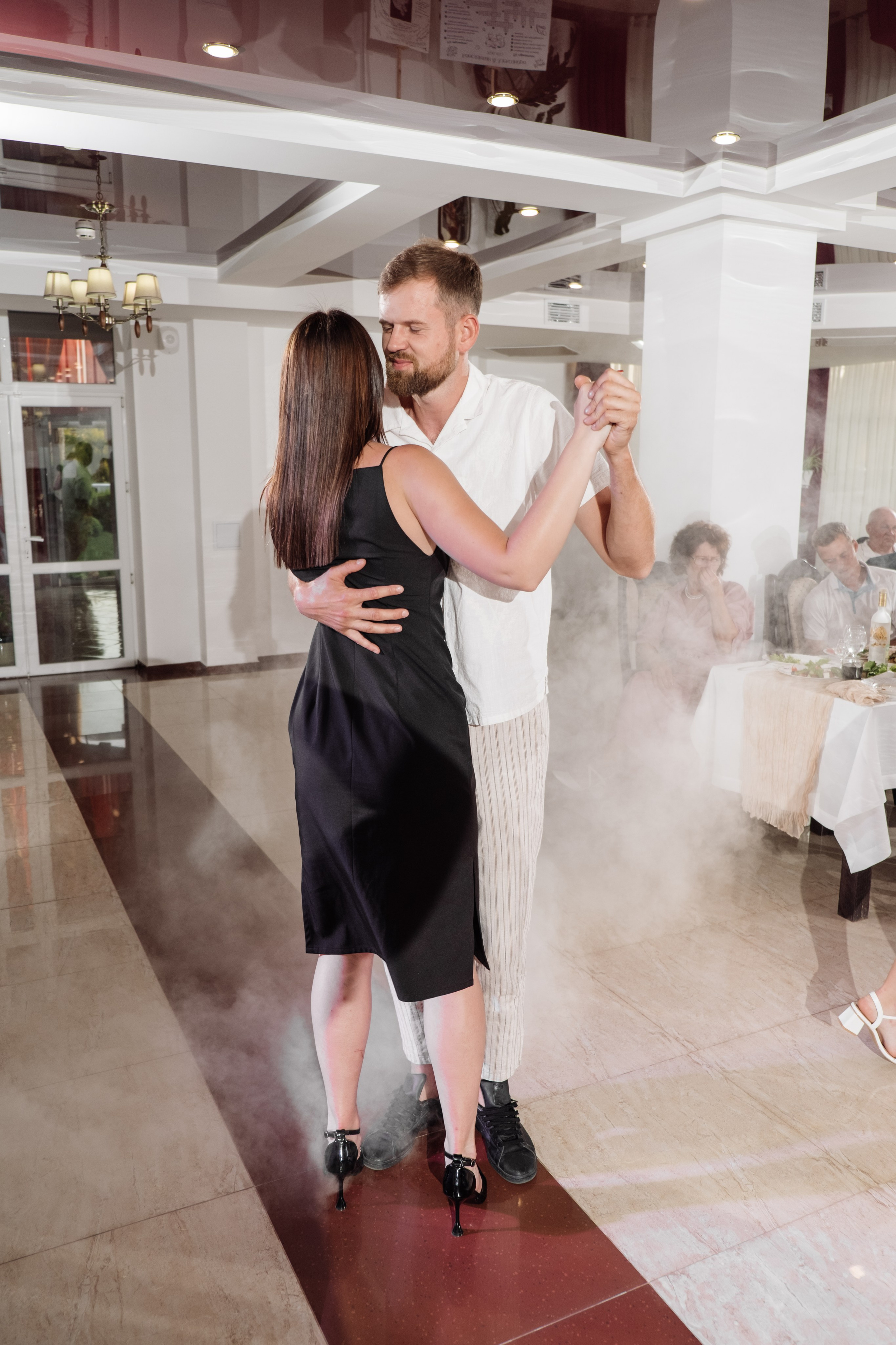 Свадебный ретопртаж. Профессиональная фотосъемка в Крыму. Натуральные эмоции и живые кадры. Забронируйте дату прямо сейчас!