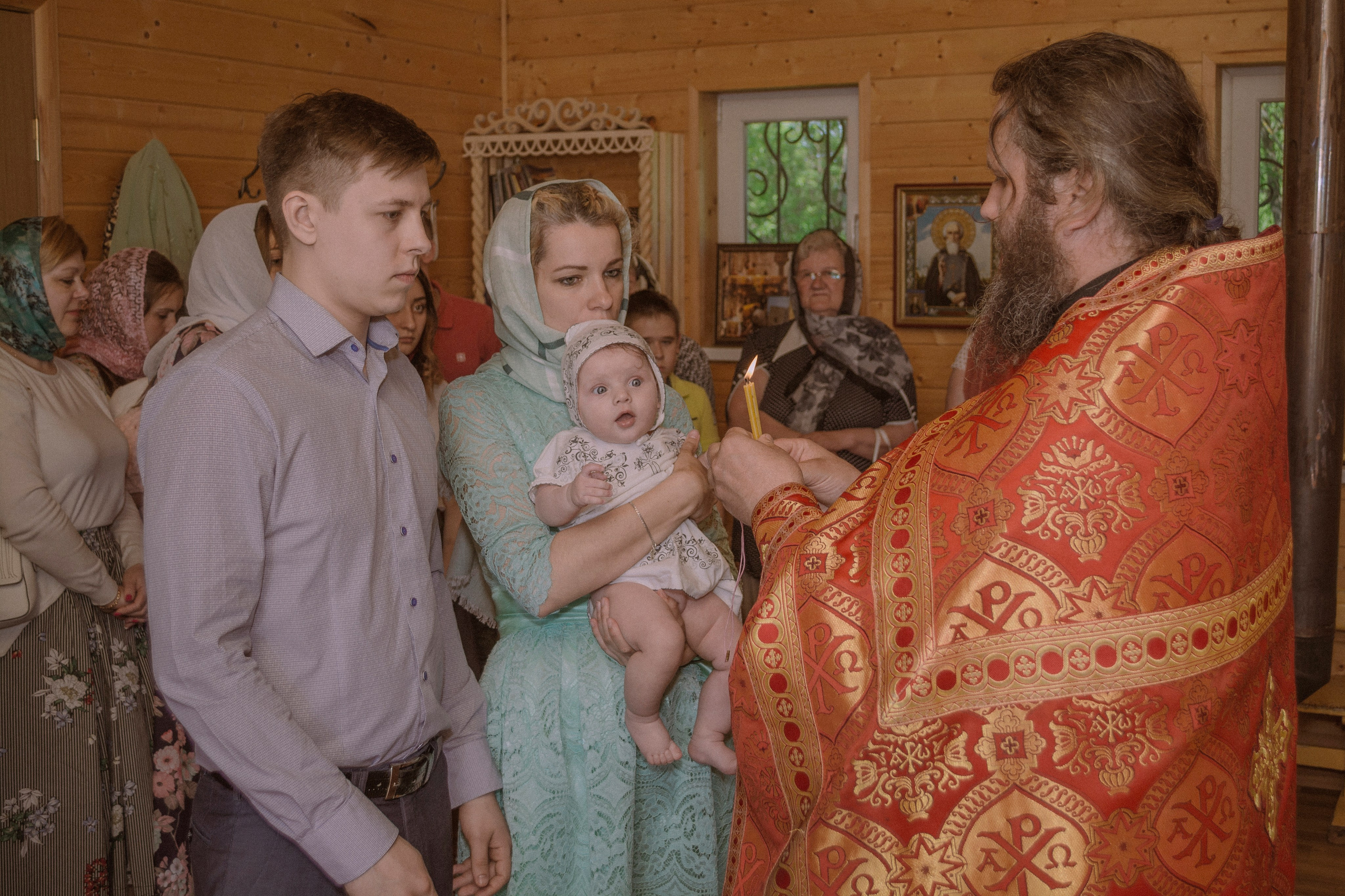 Крещение Василисы в храме Николая Чудотворца в д. Старый погост. Фотограф Евгений Егоров