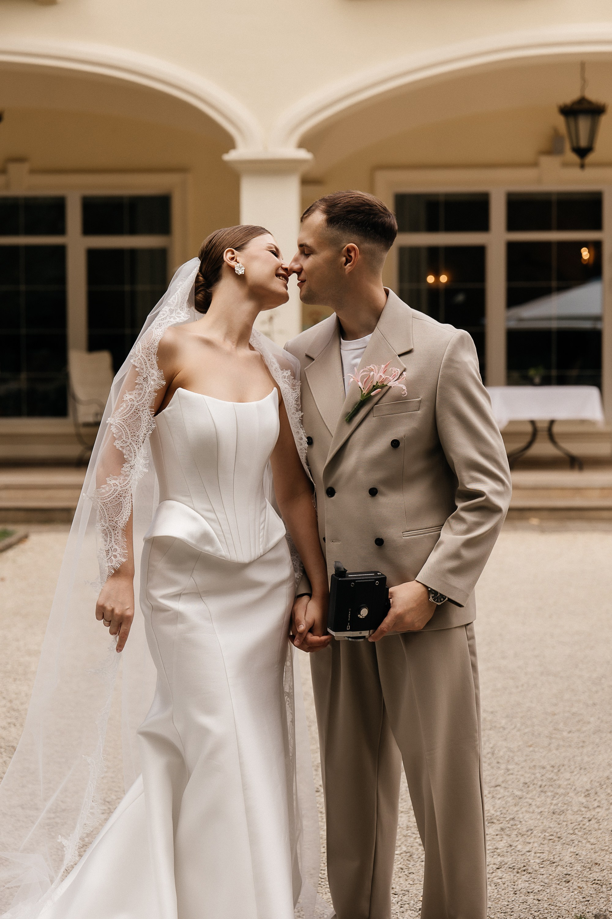 Свадьбная фотосессия в отеле Кронон (Гродно, Беларусь). Свадебный и семейный фотограф Виолетта Сидельникова. Краснодар, Россия, Беларусь, Европа