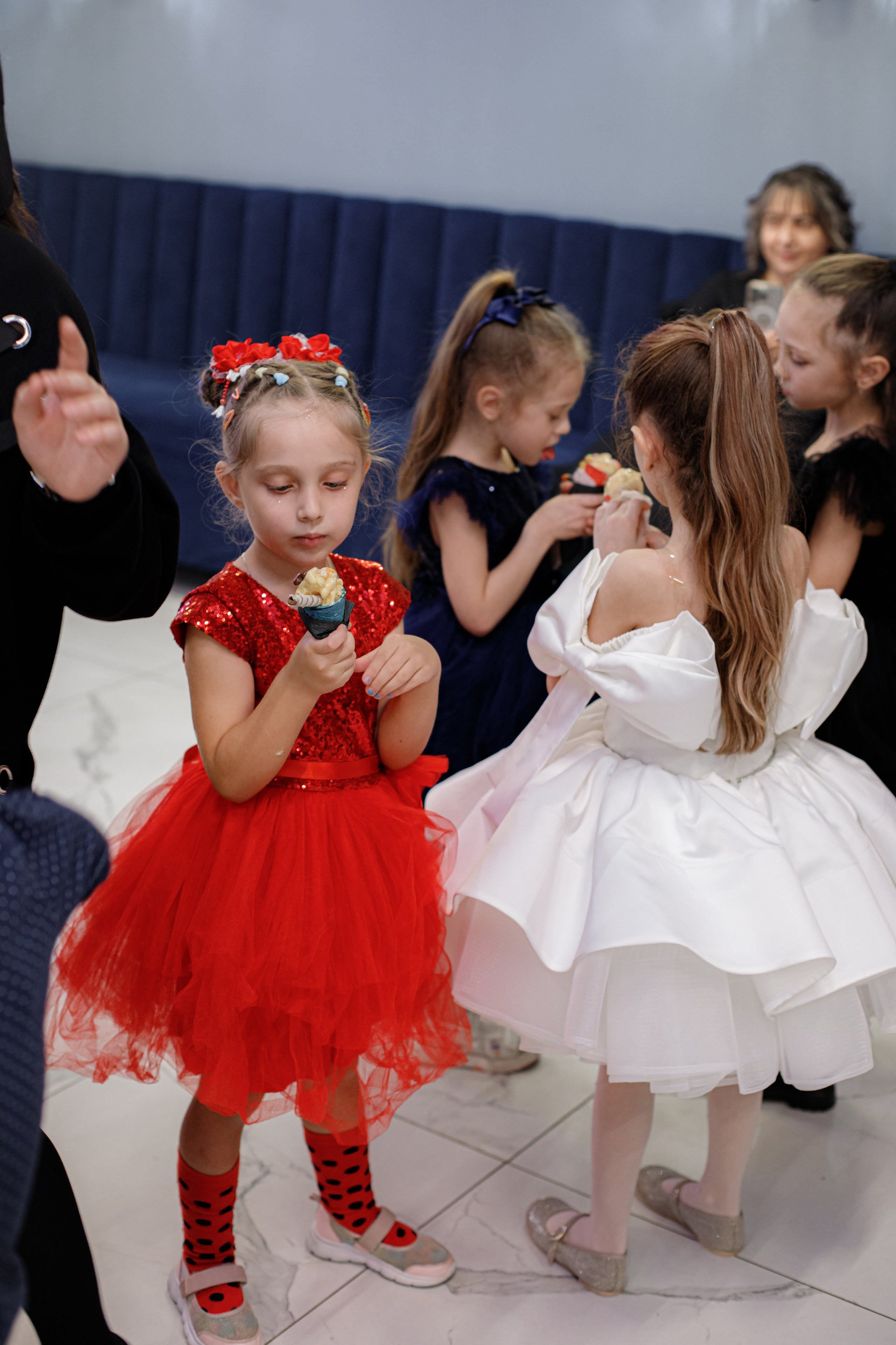 ASIA'S BIRTHDAY PARTY. Photokarish