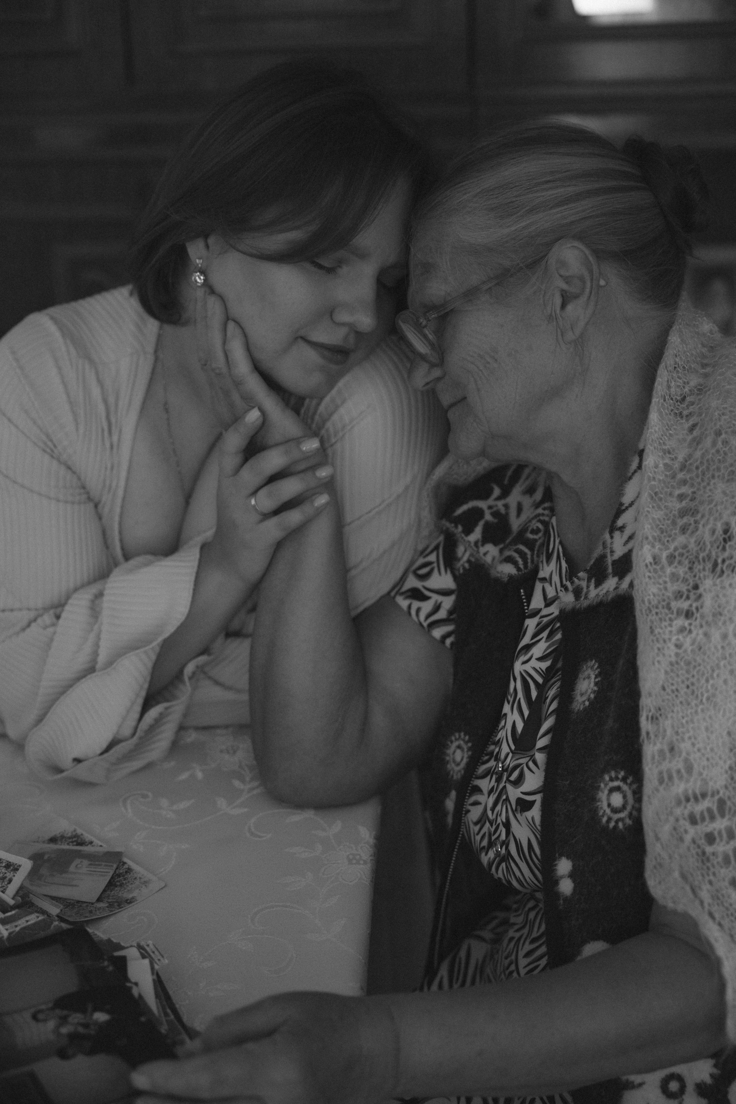 Аня и бабушка. Семейный фотограф Губкин/Старый Оскол