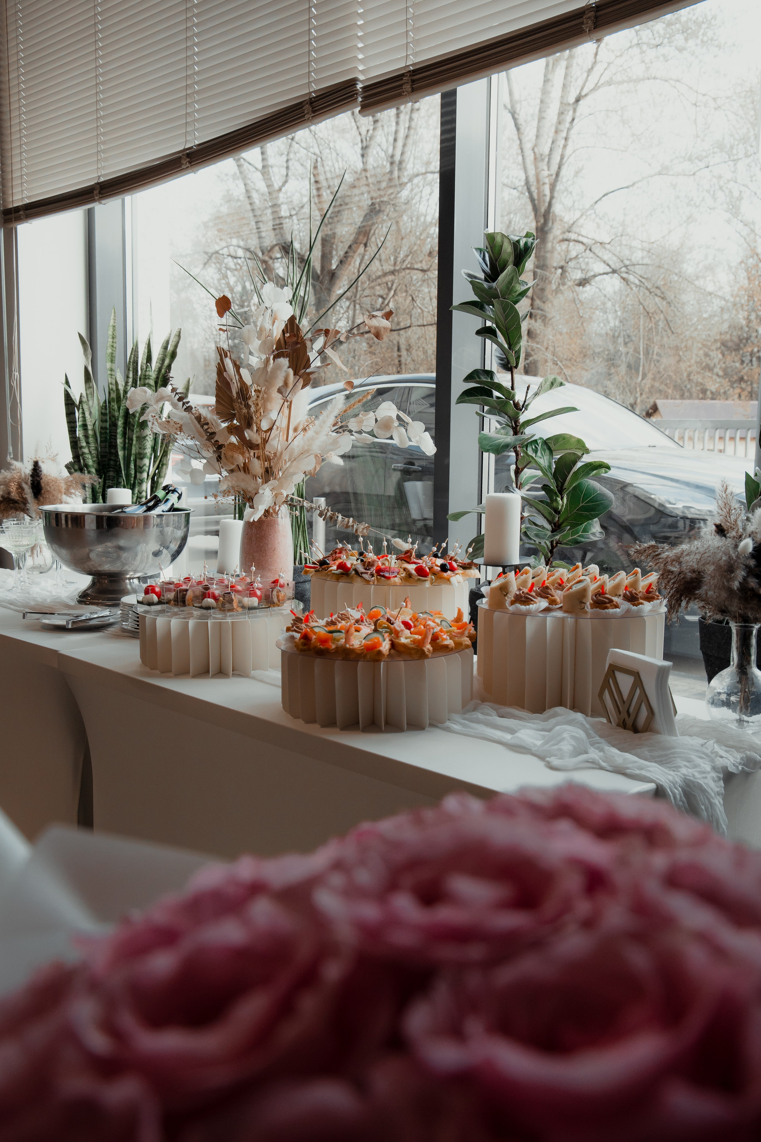 Банкет в кругу близких. Свадебный фотограф и видеограф в Москве — анонс фото и видео с церемонии в день свадьбы