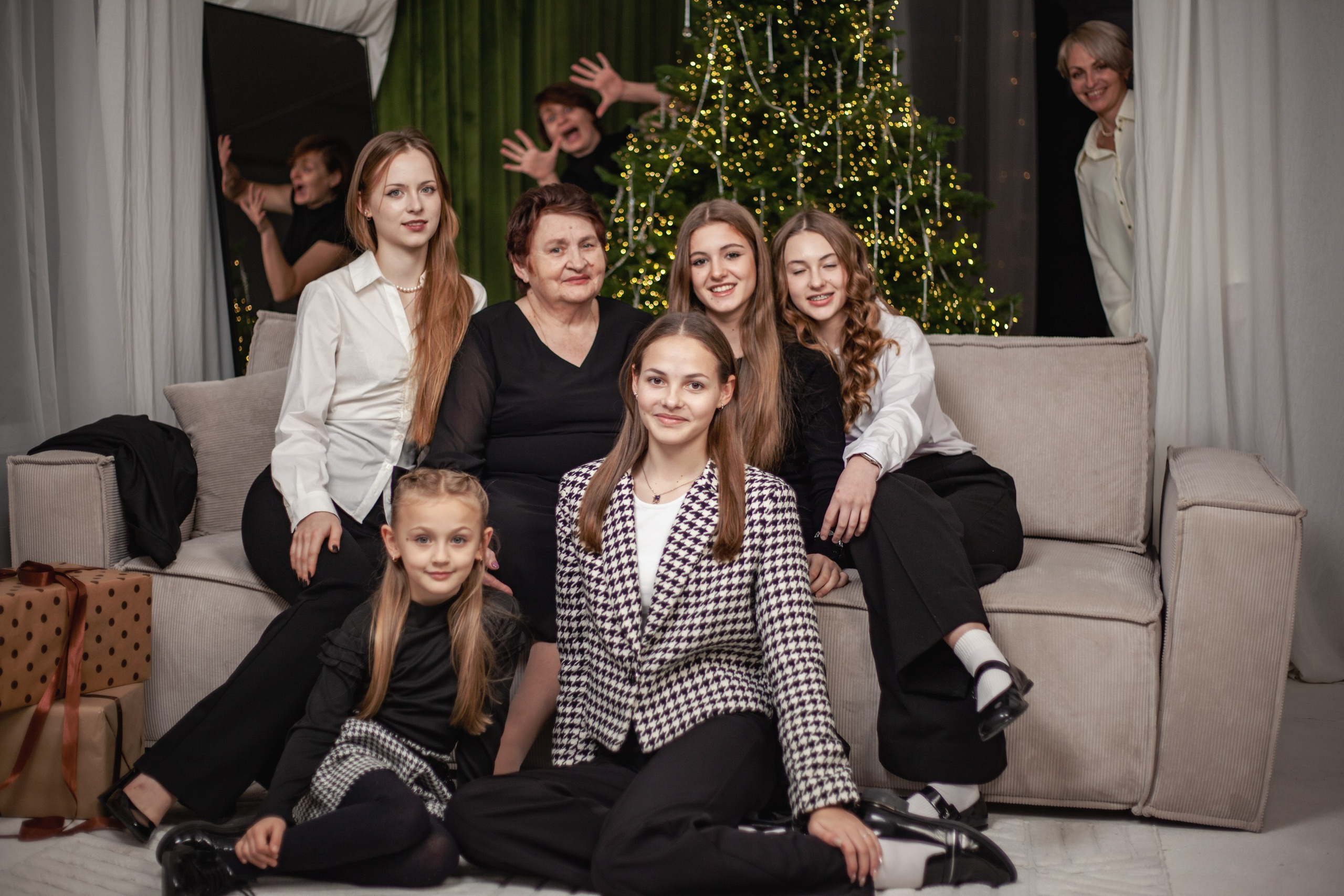 Новогодняя Студия. Уличный фотограф Города N