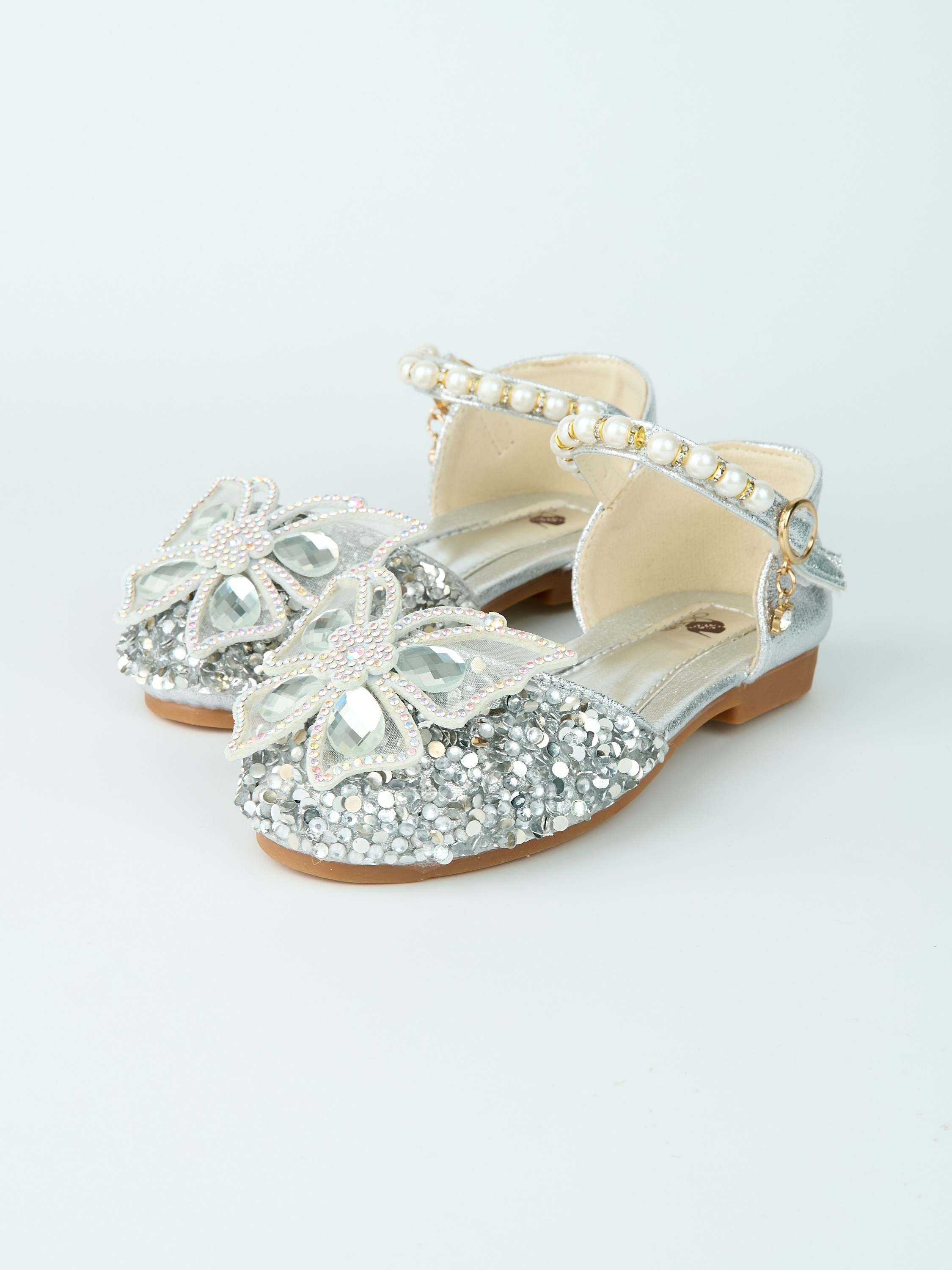 Каталожная фотосъёмка детских туфель для Wildberries