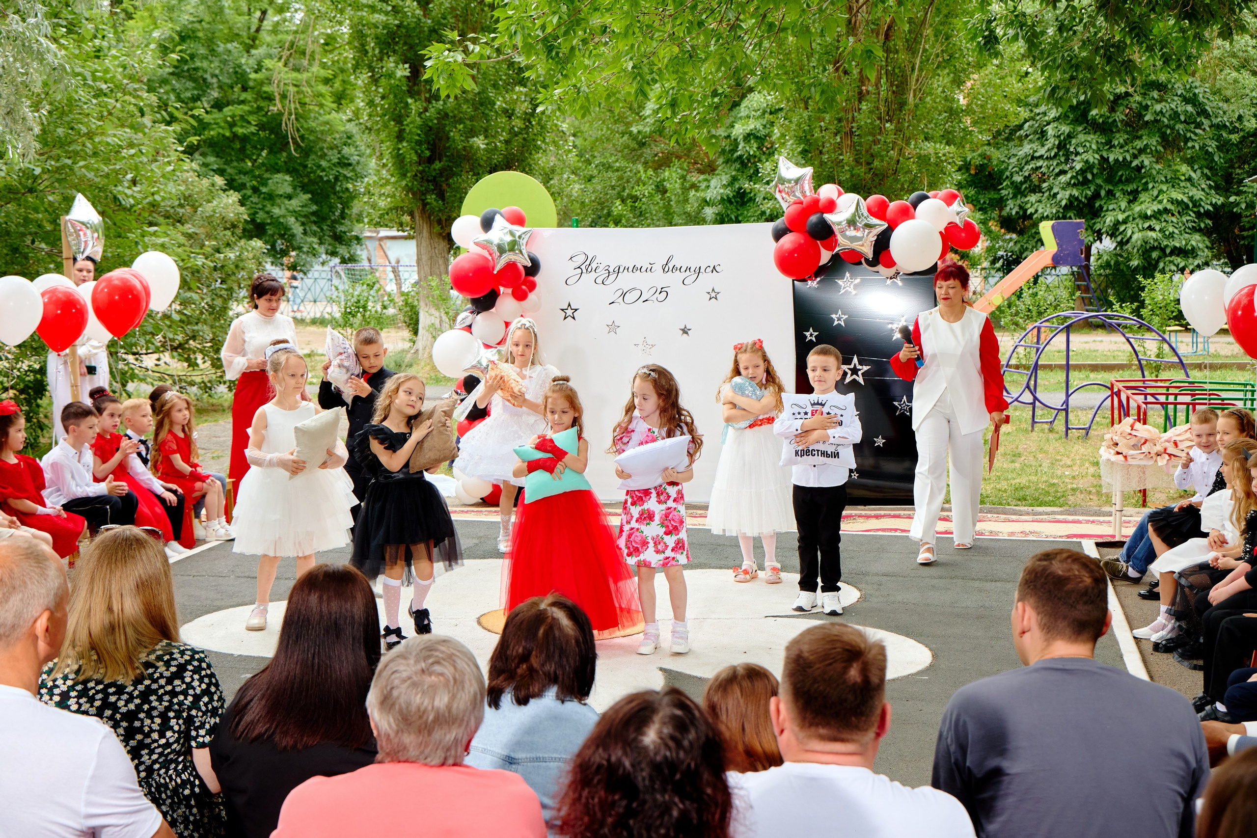Выпускной 45 сад. Фотограф Выпускные альбомы Таганрог Сергей Коробченко