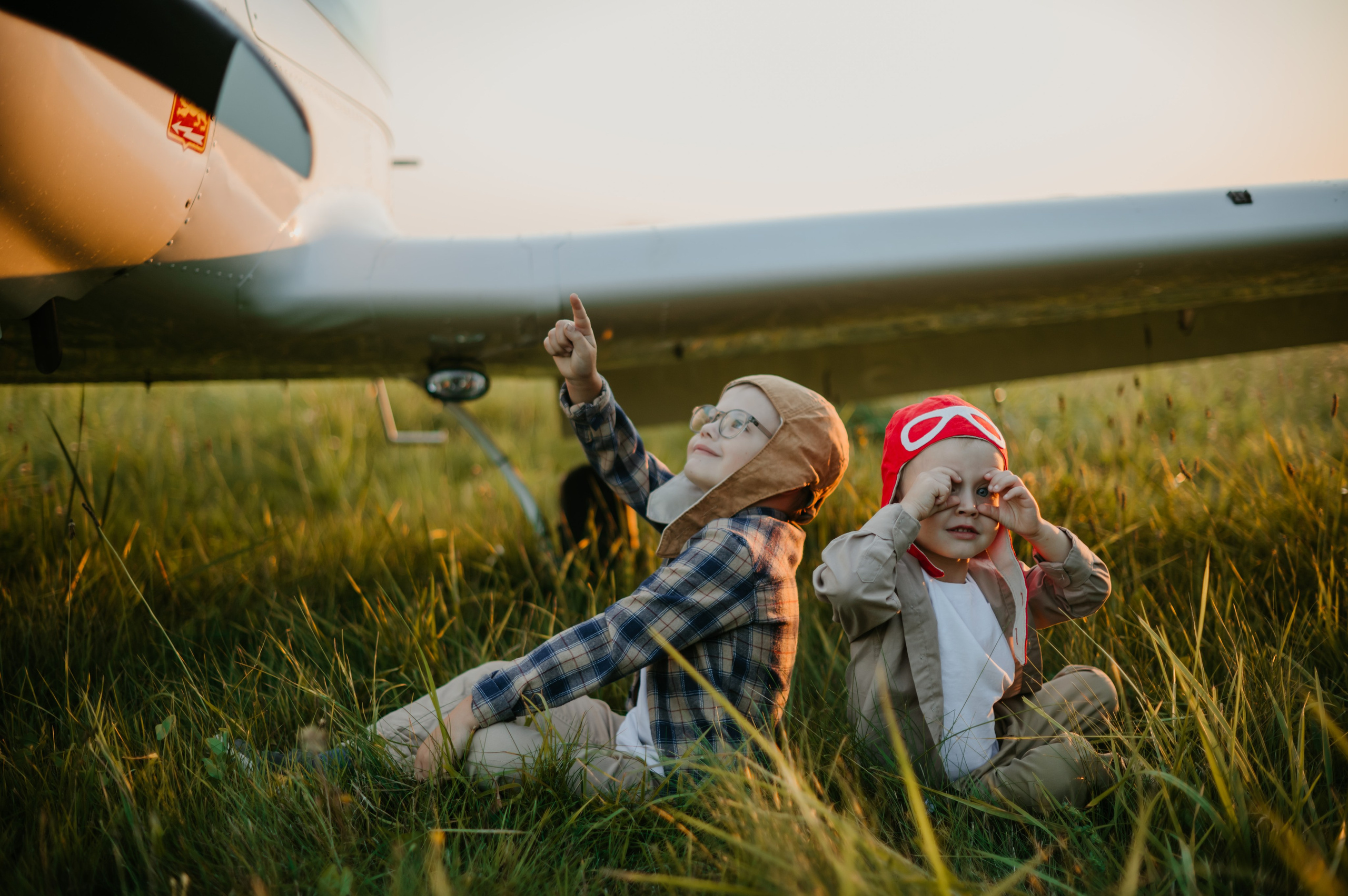 Самолеты: Женя и Костя. Свадебный, семейный и портретный фотограф в Суворове Анастасия Седыкин