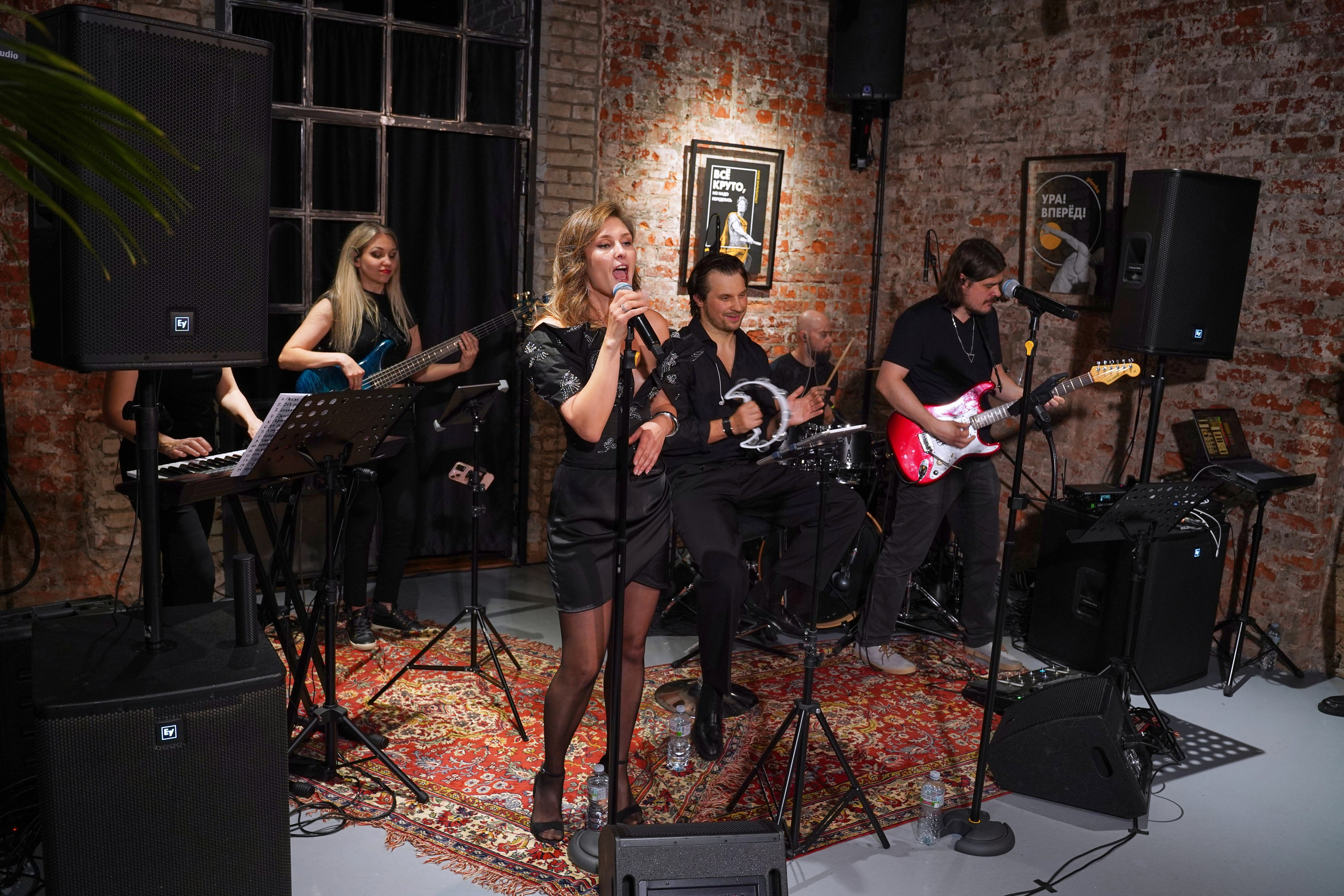 Концерт кавер группы. Фотограф