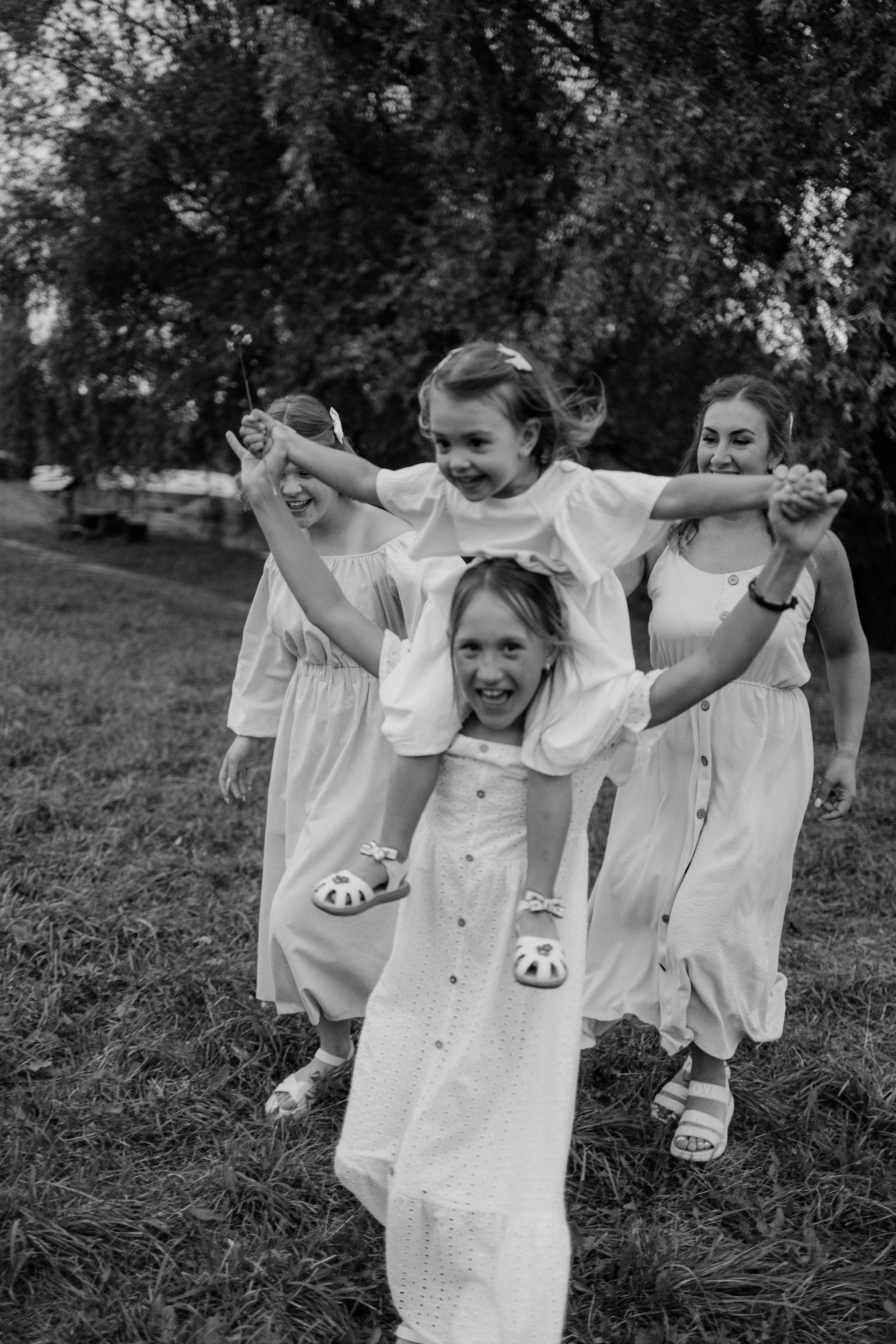 Ксения с дочками. Фотограф женского портрета и семейных историй в жанре life в Нижнем Новгороде Елена Матросова