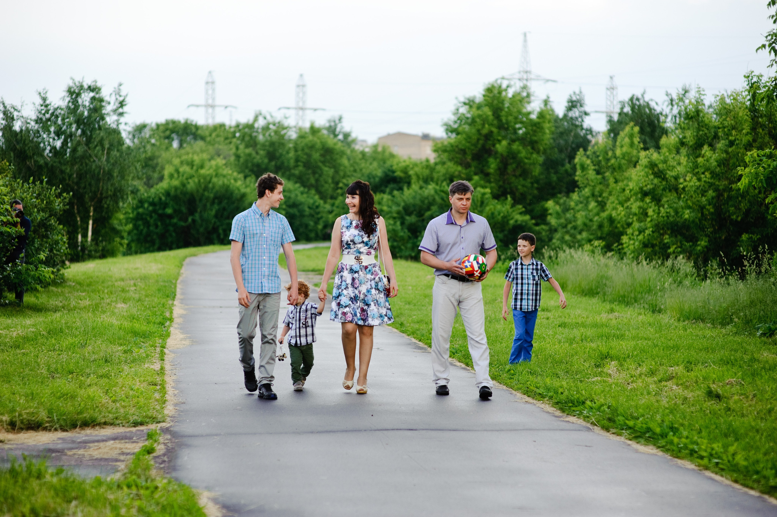 Лада, Дмитрий и 3 сына. Прогулка, Москва. Семейный фотограф Анна Дубовская