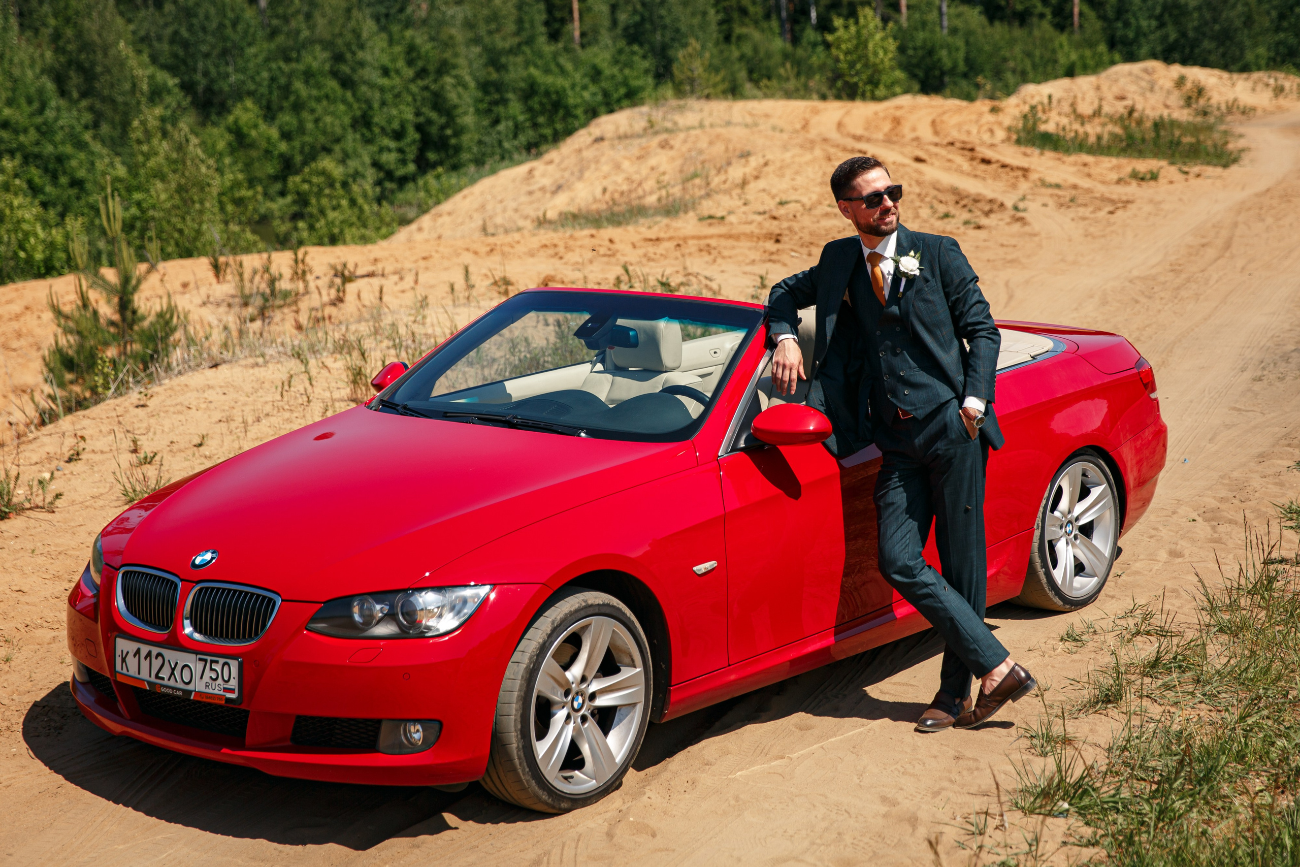 Свадебная фотосессия с кабриолетом и в загородном клубе Artiland. Свадебный фотограф Москва и МО Сергей Киржаев