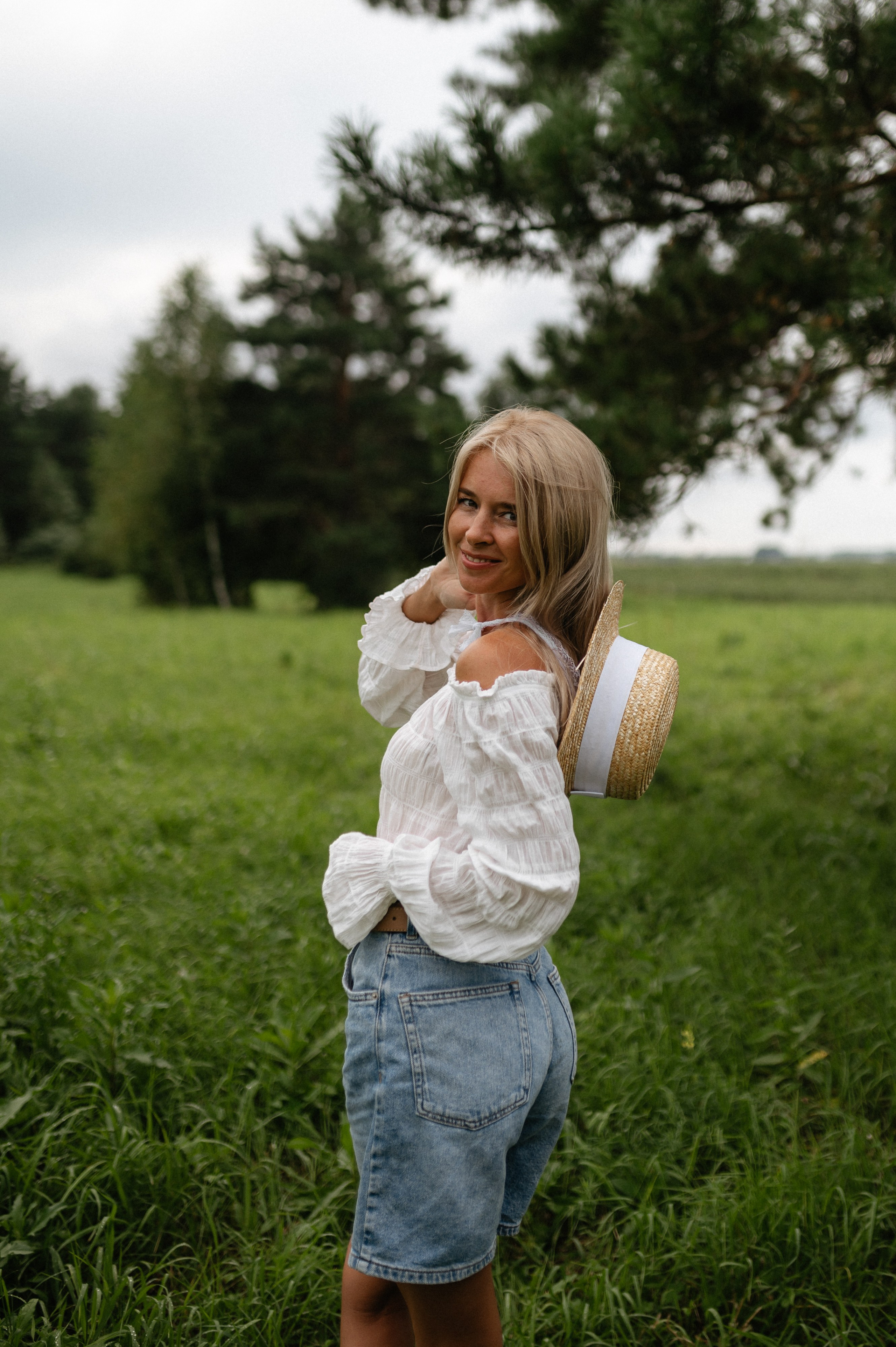 В поле с велосипедом. Главная