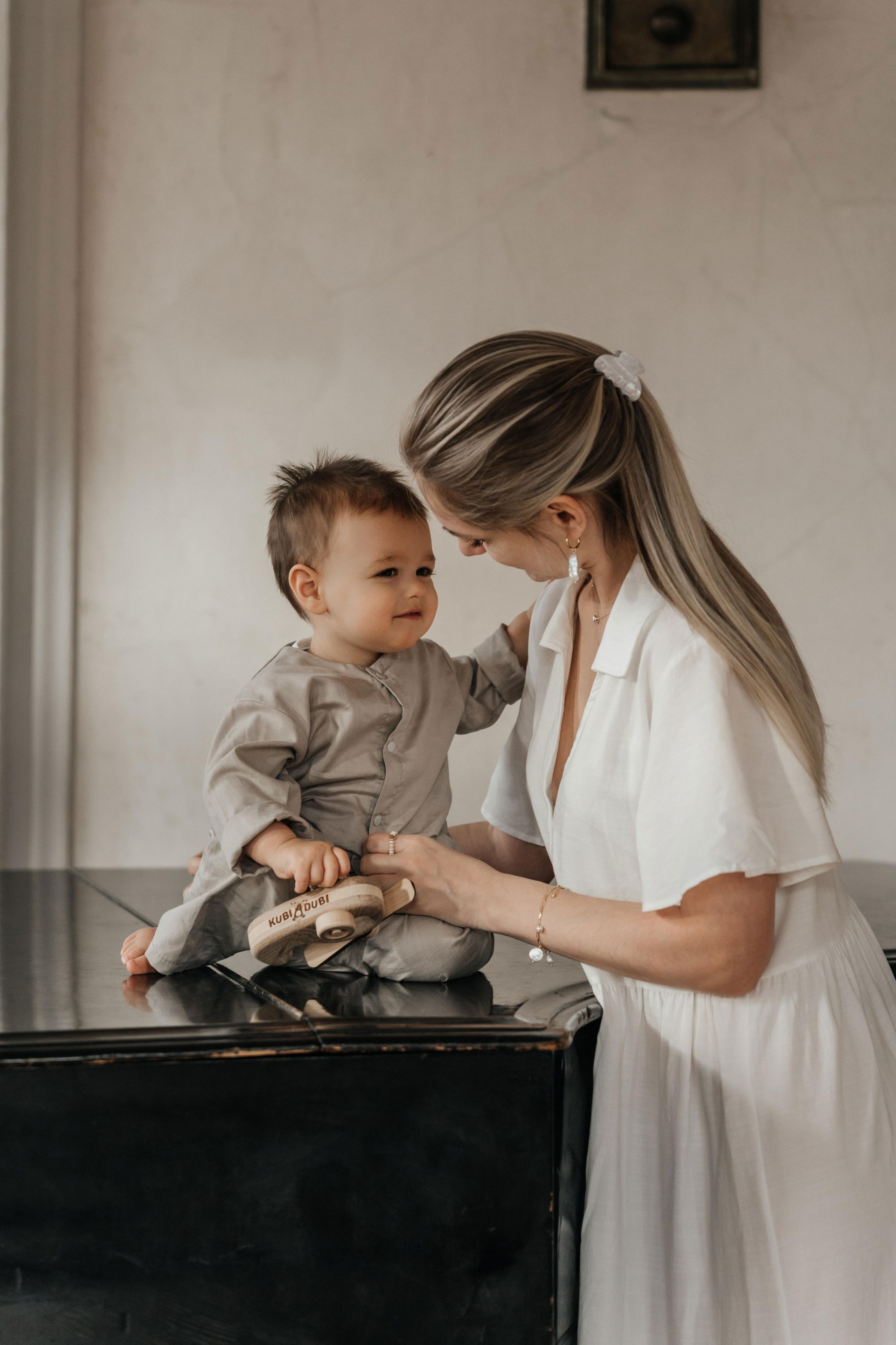 Маленькие ножки в читальне им. Пушкина. Ваш фотограф Вика Артемова