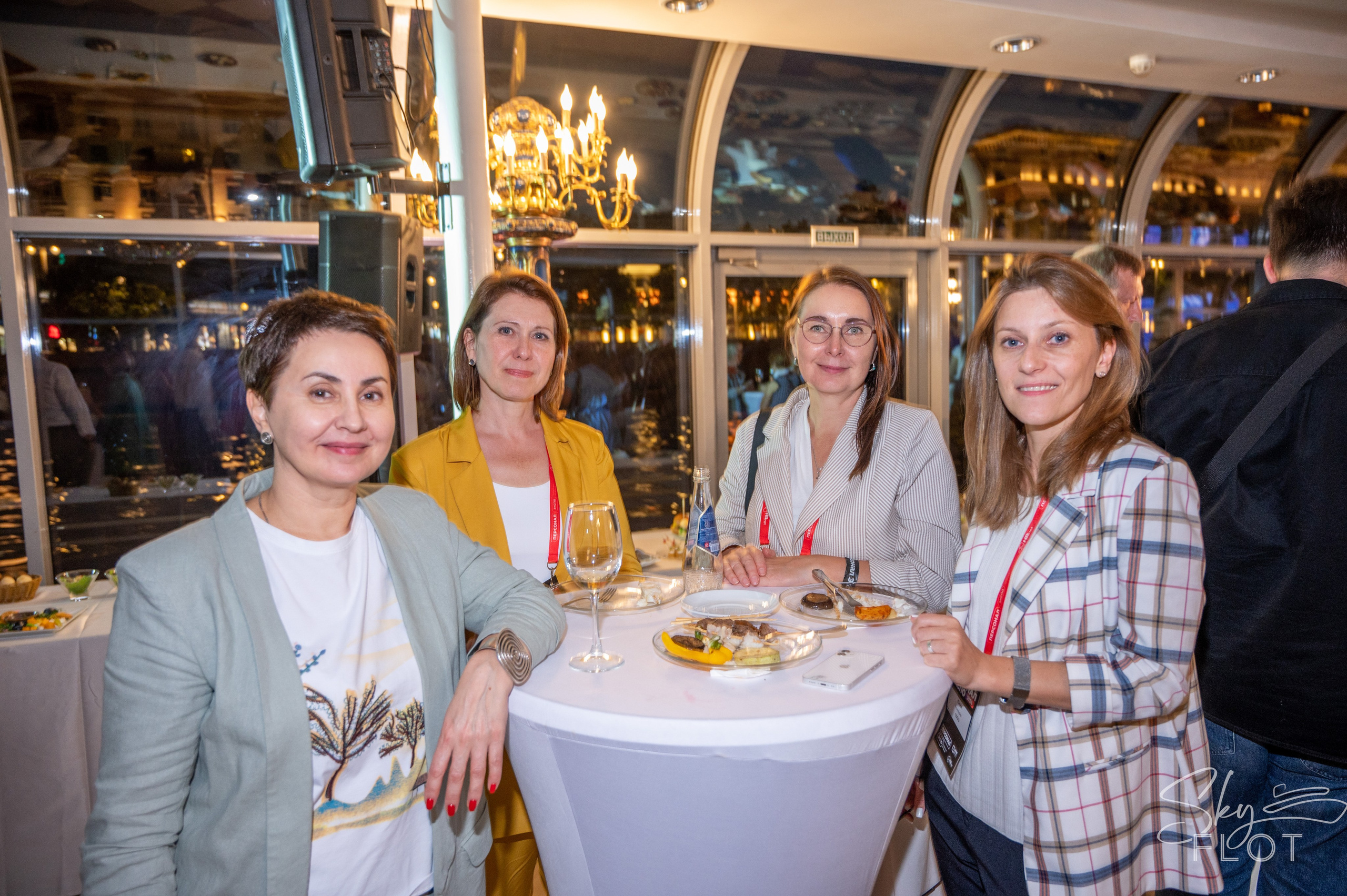 Персонал экспо. Фотограф Мария