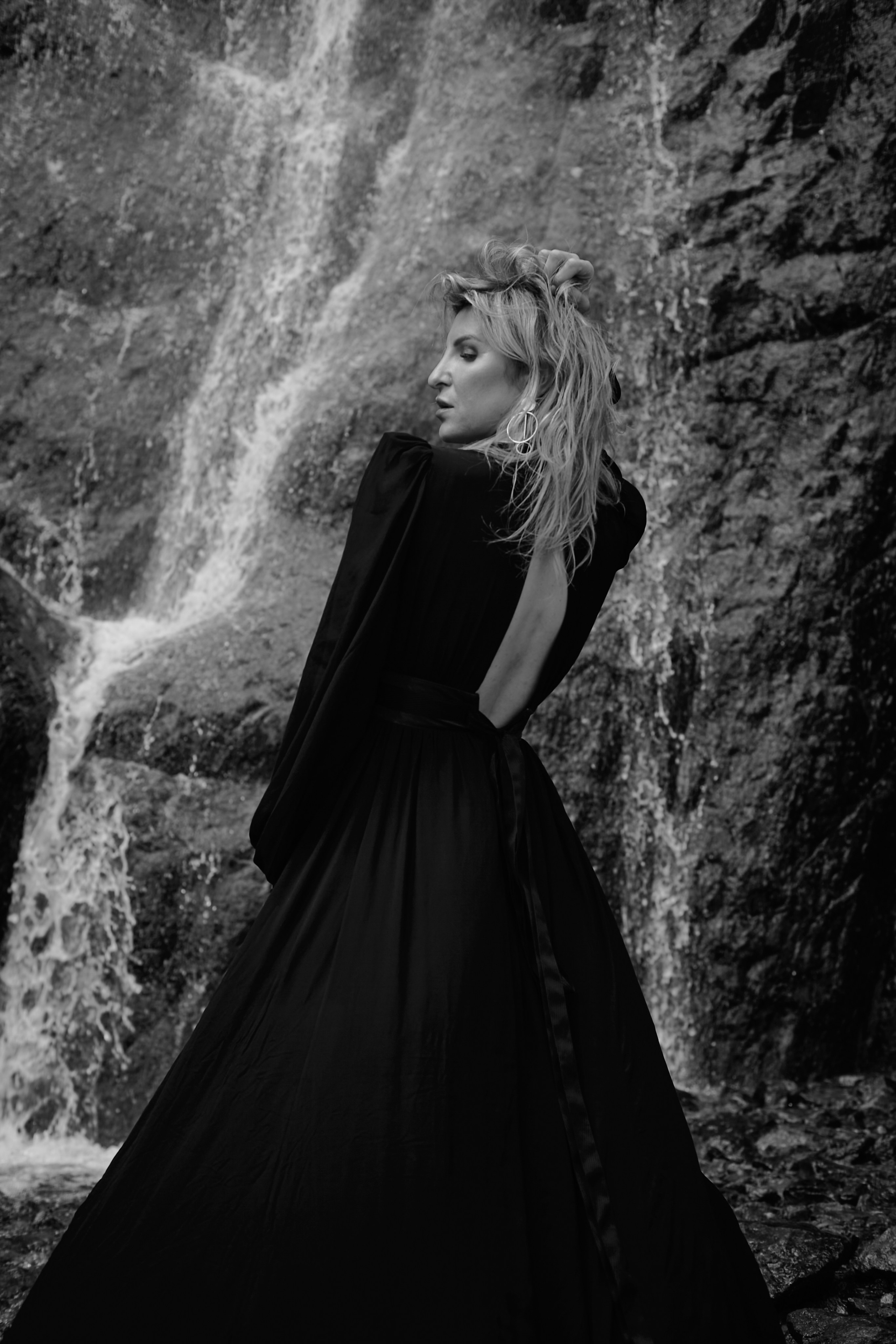 Фотосессия у водопада в Кабардино-Балкарии. Фотограф Продюсер в горах КБР / Москва  Нальчик Горы