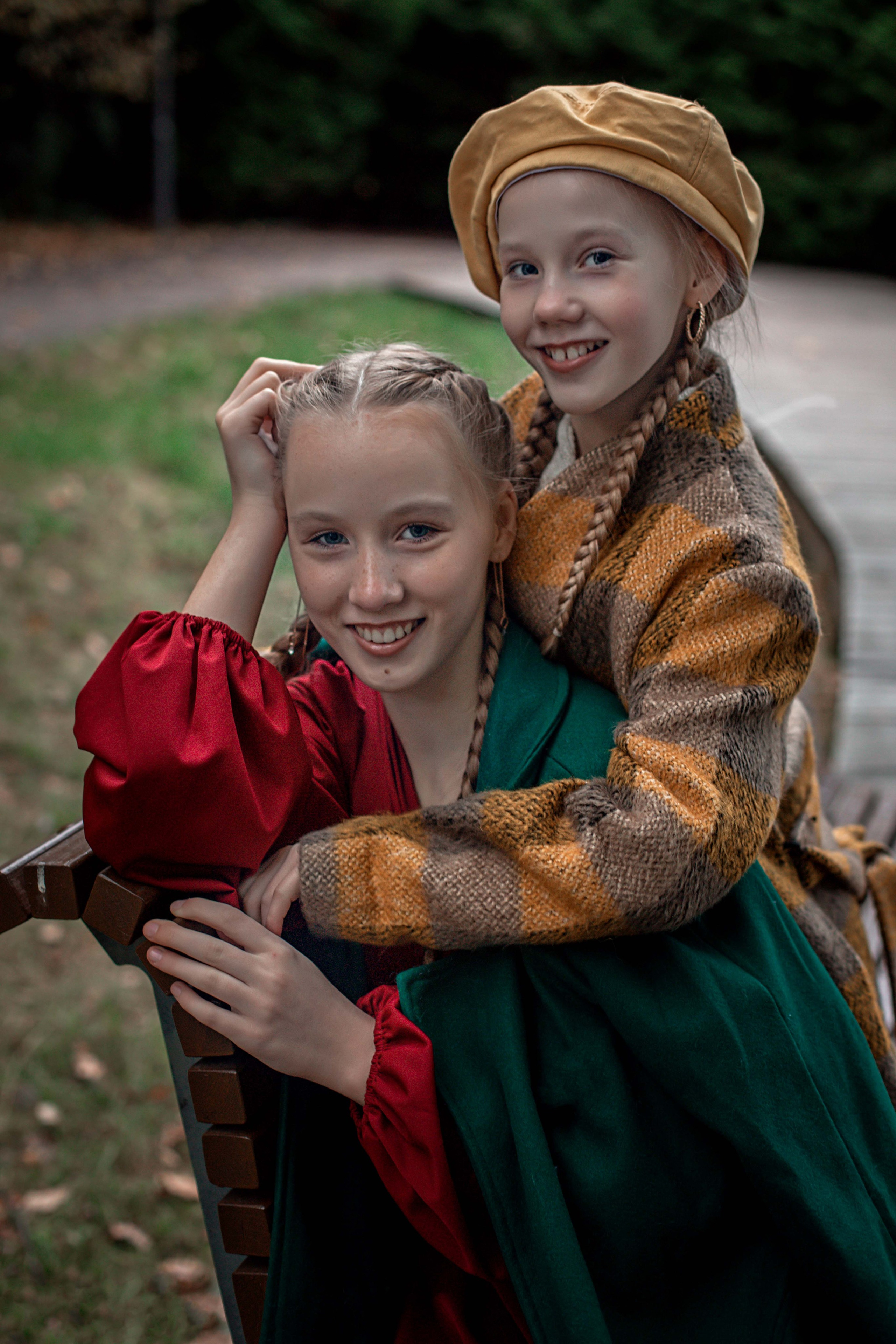 Осенняя прогулка сестер. Семейный и детский фотограф в Москве Ольга Кривенцова