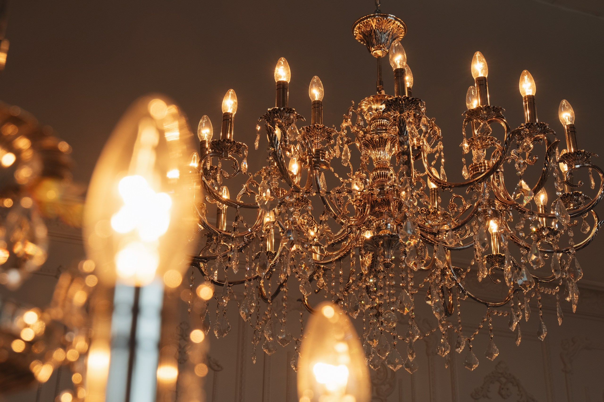 Фотостудия CIRCLE 2.0, зал Картье — просторное помещение с высокими потолками, мягким рассеянным светом и современной студийной техникой для профессиональных фотосессий.