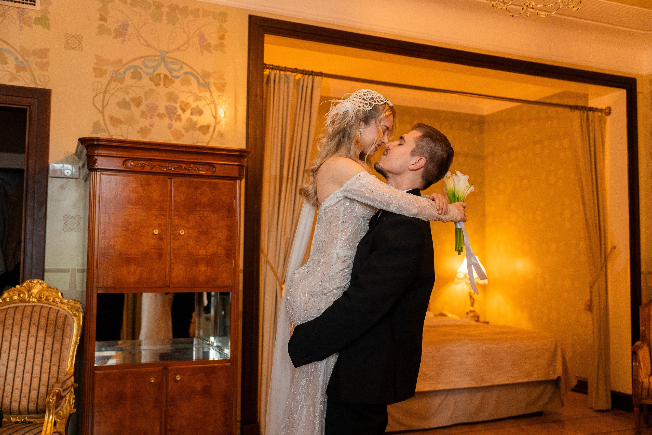 Свадебная фотосессия в отеле Метрополь. Свадебный фотограф в Москве Анна Полушина