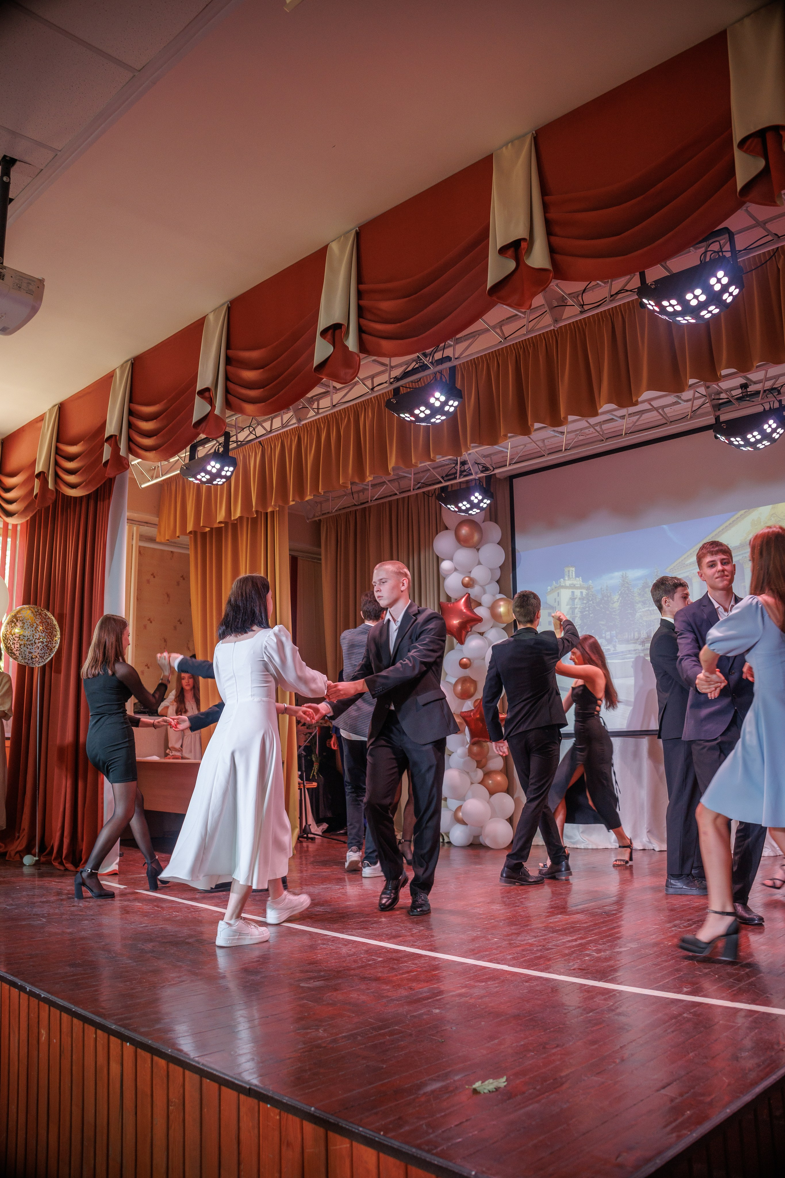 Вручение аттестатов. Свадебный и семейный фотограф в Новосибирске Ирина Дорошкова