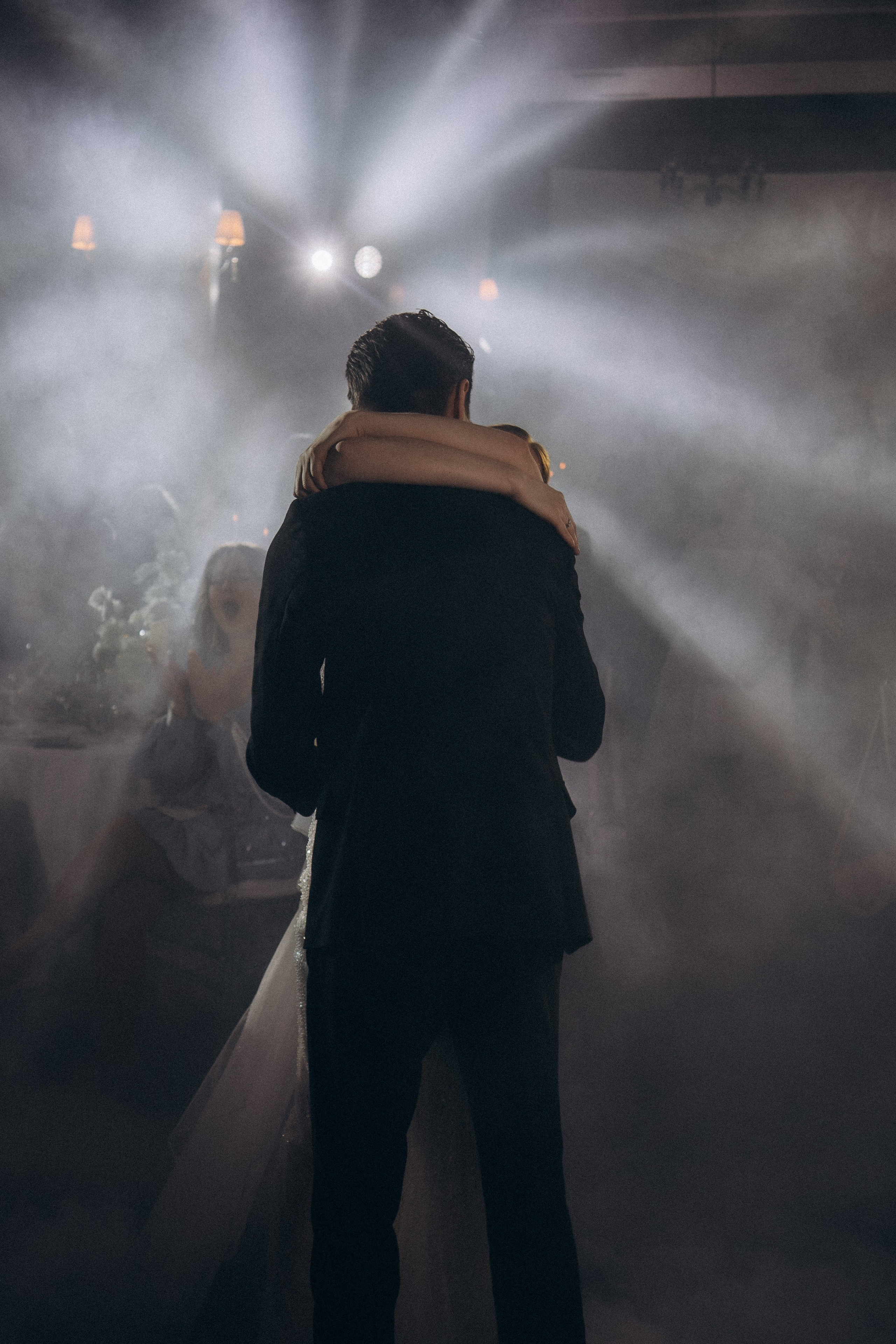 ПЕРВЫЙ ТАНЕЦ МОЛОДЫХ НА БАНКЕТЕ. ТРОГАТЕЛЬНЫЙ МОМЕНТ (СНЯТО В СИБИРЕ В НИЖНЕВАРТОВСКЕ). Профессиональный фотограф, Санкт-Петербург — Виктория Богомолова