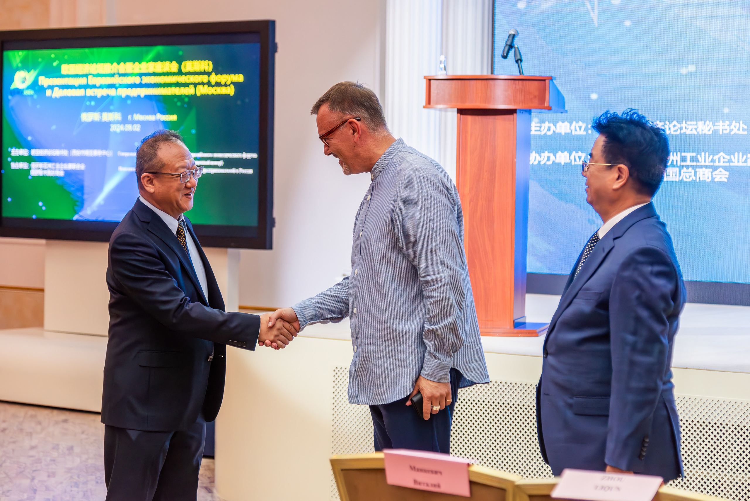 Репортажная фотосъемка для бизнеса, рекламные проекты, выставки, конференции. &nbsp;Стоимость:&nbsp; &nbsp; &nbsp;(7 000р./час)   (2 часа&nbsp;— 12 000р.)   (&nbsp;3 часа&nbsp;— 15 000р.)     (6 часов&nbsp;— 25 000р.)   (&nbsp;полный&nbsp; день 10 часов&nbsp;— 35 000р.)  Быстрая обработка фото   (Готовность фото от&nbsp;1 до&nbsp;4 дней)&nbsp;