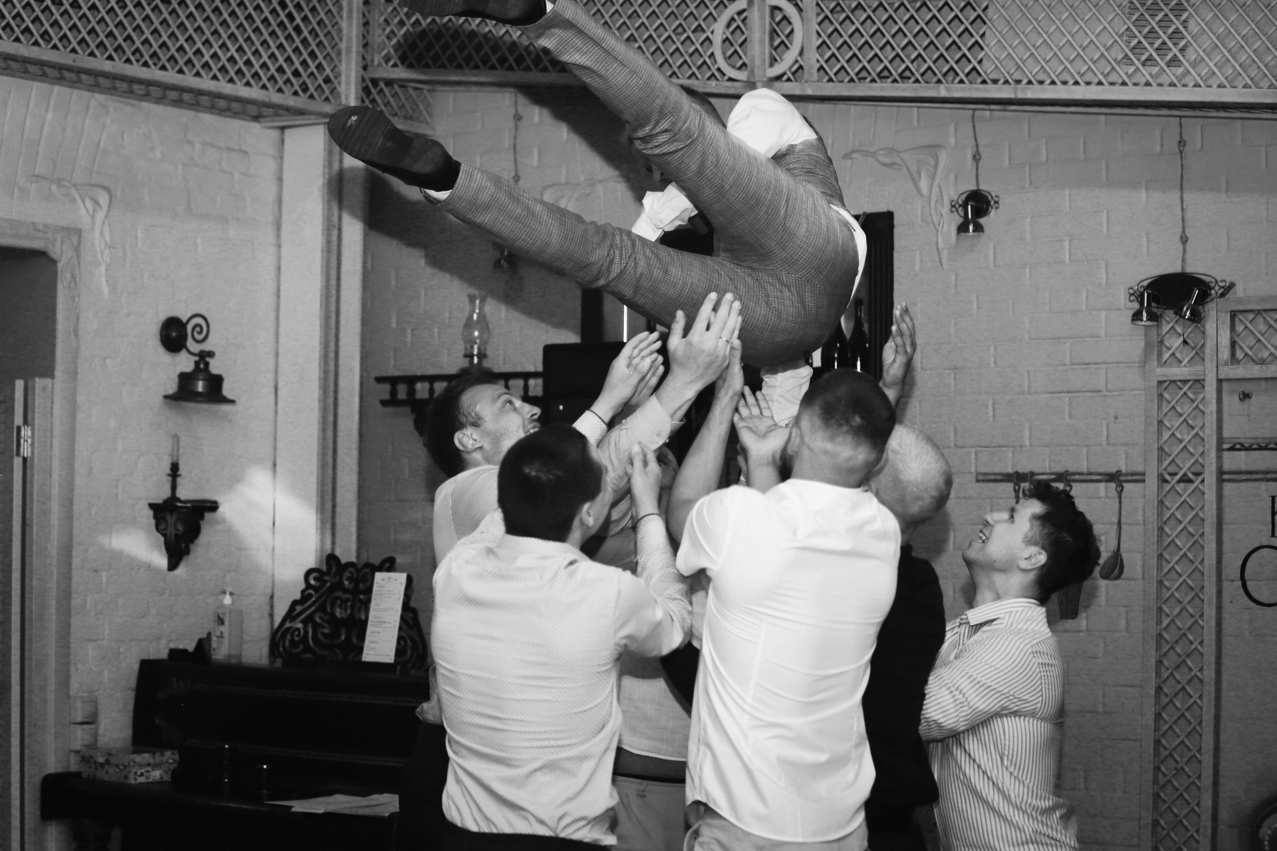 Съемка пары в отеле, на природе, в городе. Свадебный и репортажный фотограф в Ярославле и Санкт-Петербурге Роман Микрюков