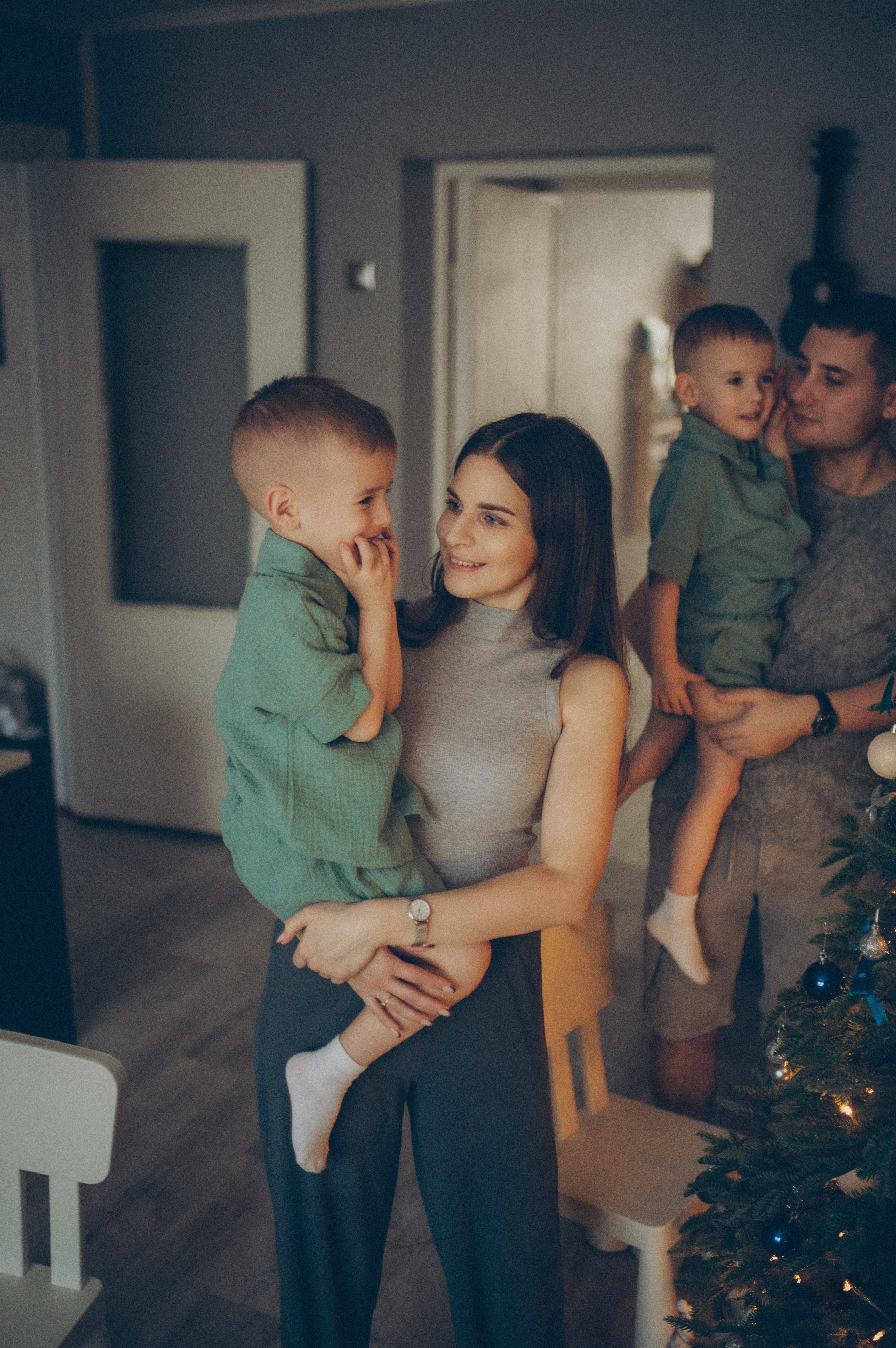 Миша и Тимофей (новогодняя домашняя). Фотограф, г. Лесной Свердловской области