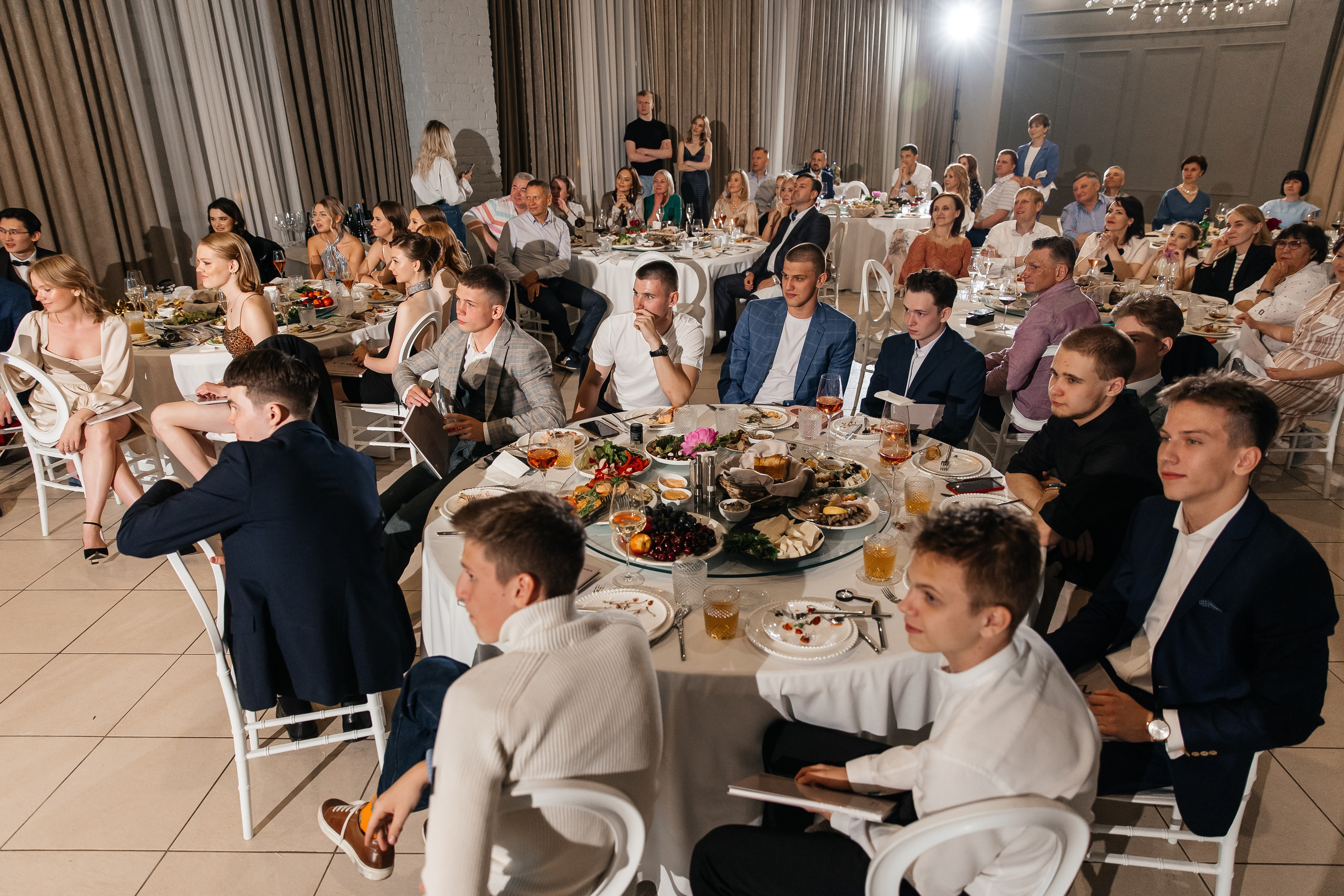 2023-06-23 Выпускной МБОУ СОШ № 10. Фотограф в Красноярске