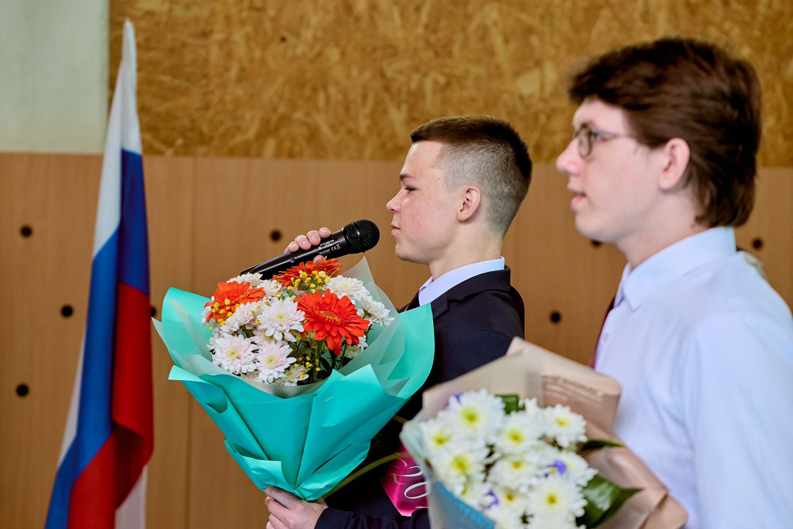 Праздник Последнего звонка — символ веры и вдохновения, фото православного фотографа Николая Голованова, г. Дзержинск.