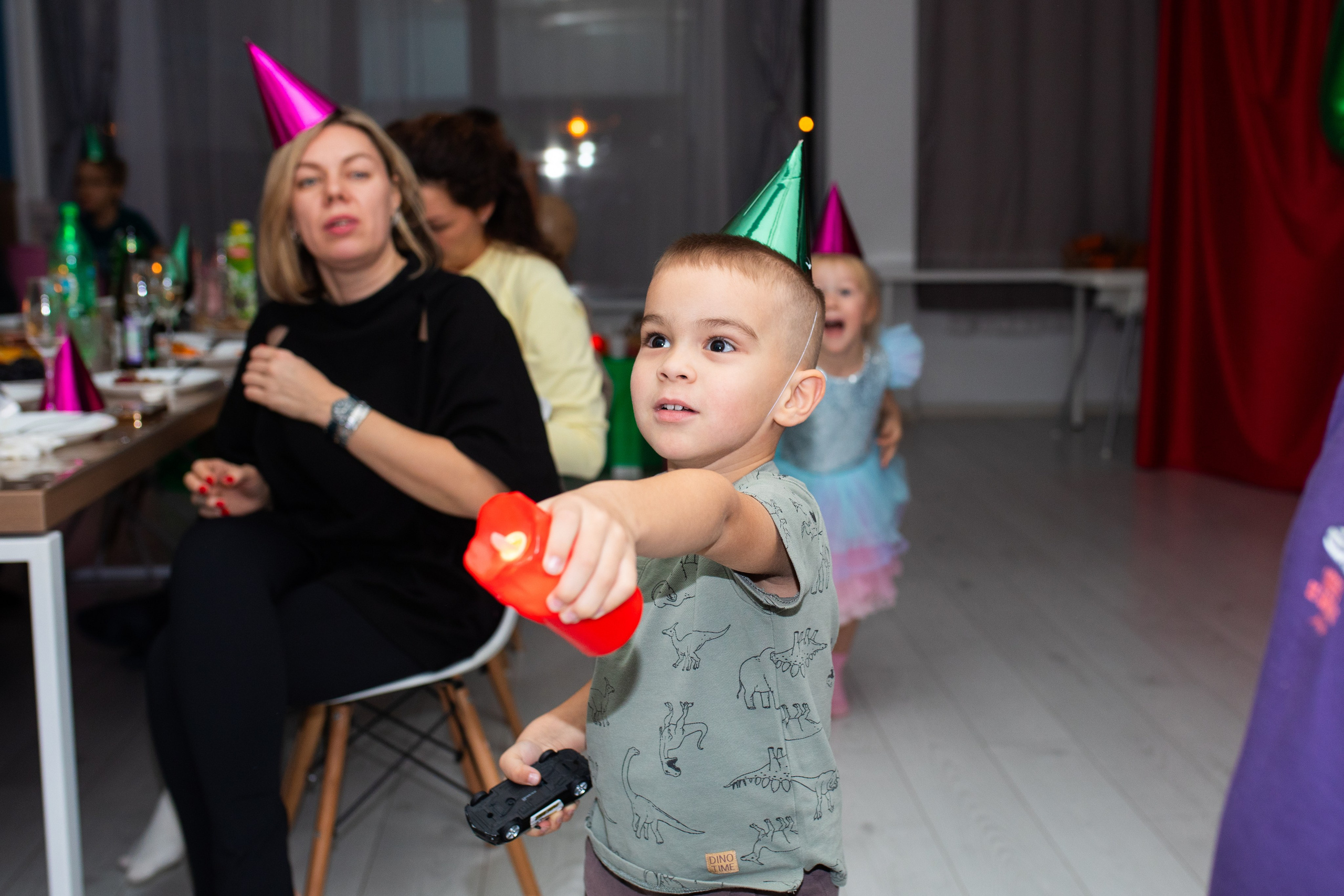 Гринч или как выключили свет в лофте вечером) атмосферные фото детского праздника со свечами и фонариками. Фотограф в Новосибирске Ася Зверева